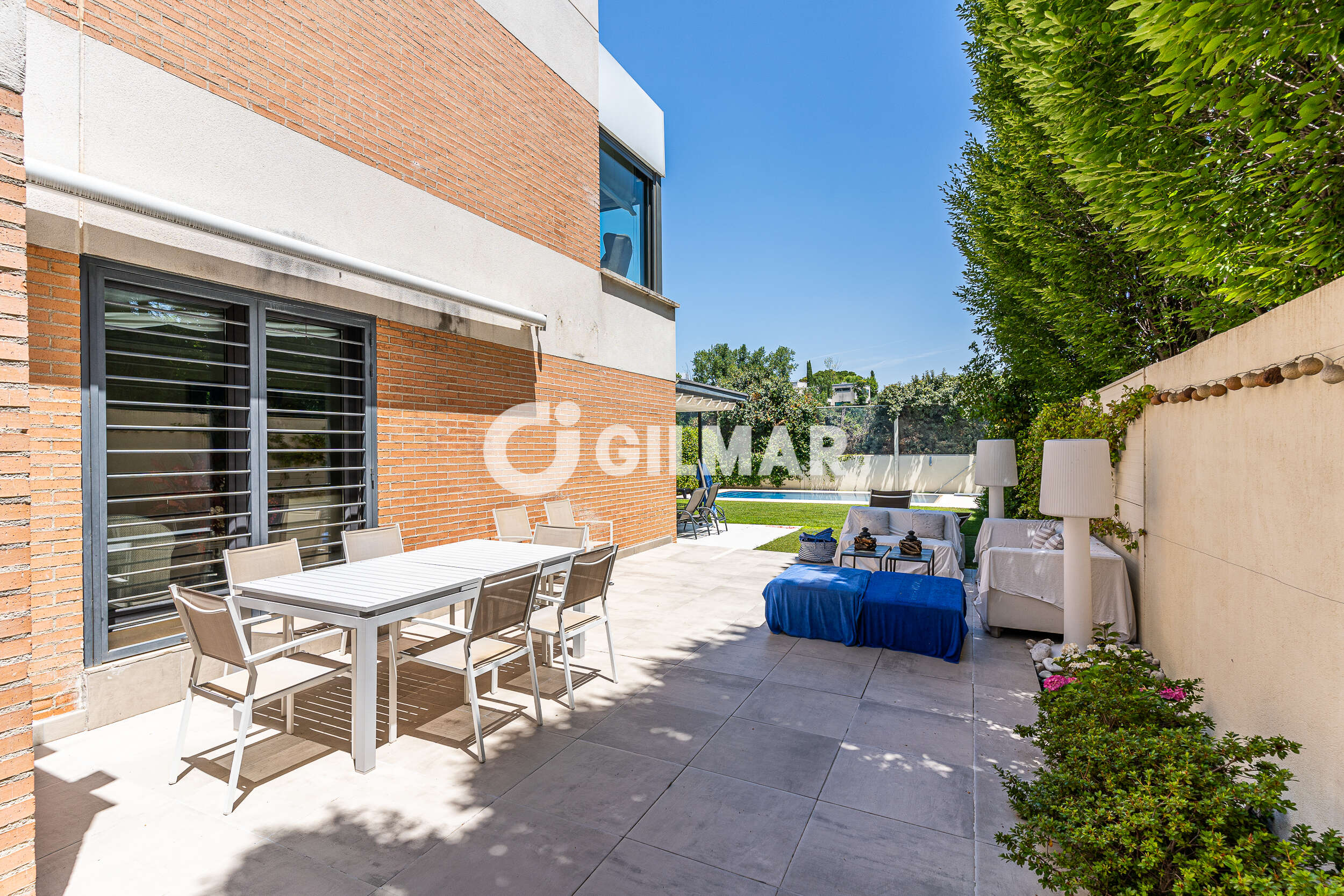 Photo of Semi-detached house