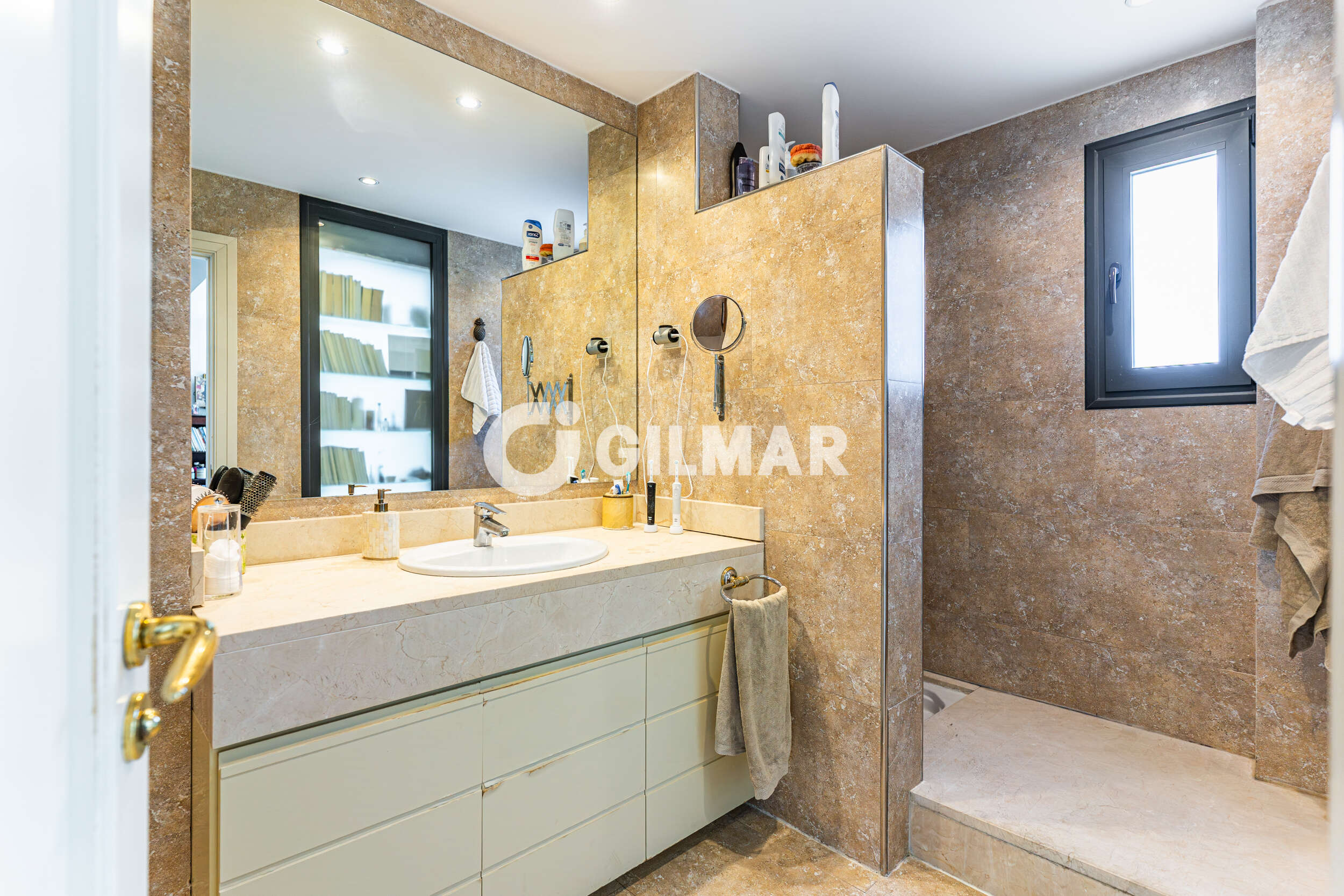 Photo of Semi-detached house