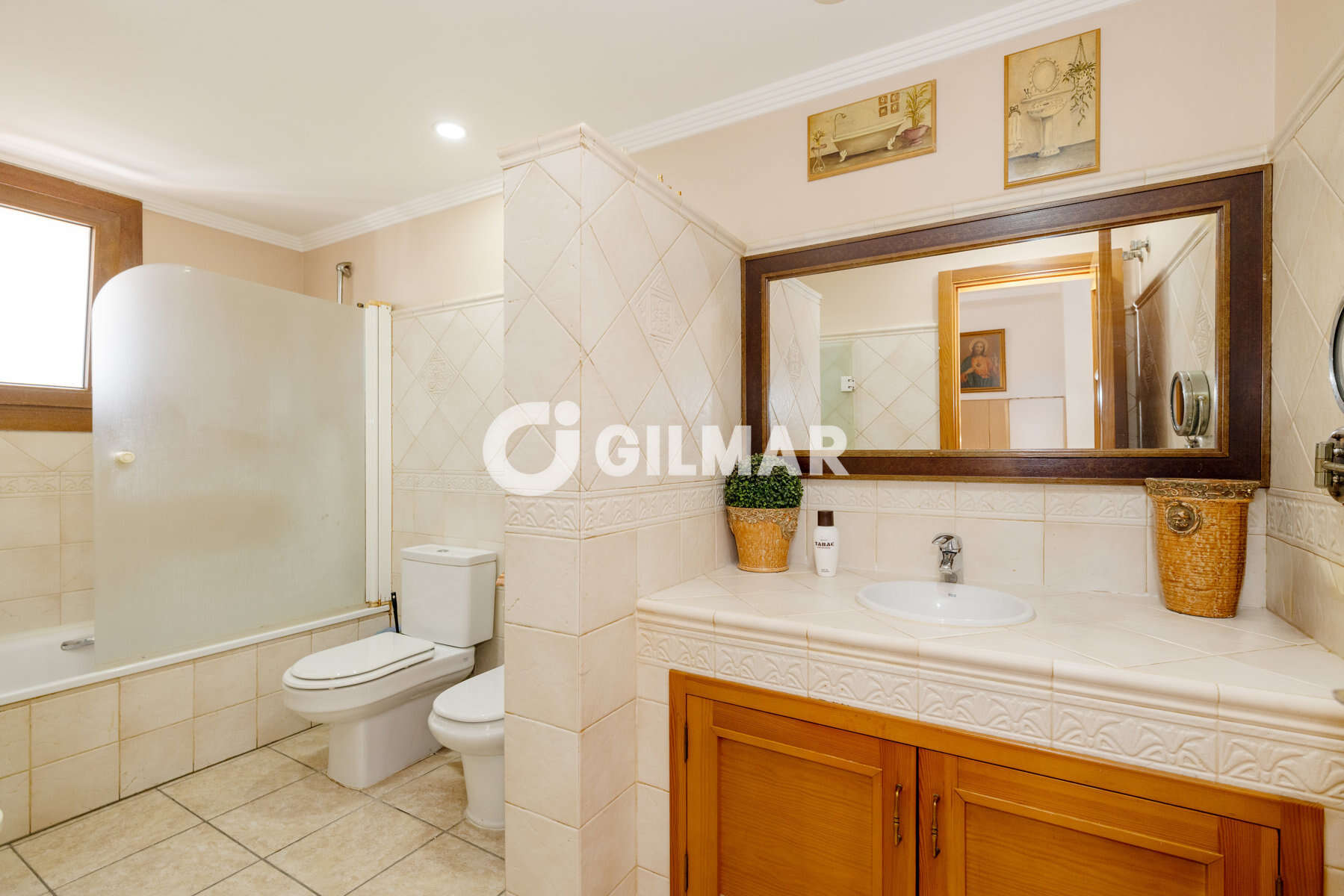 Photo of Semi-detached house