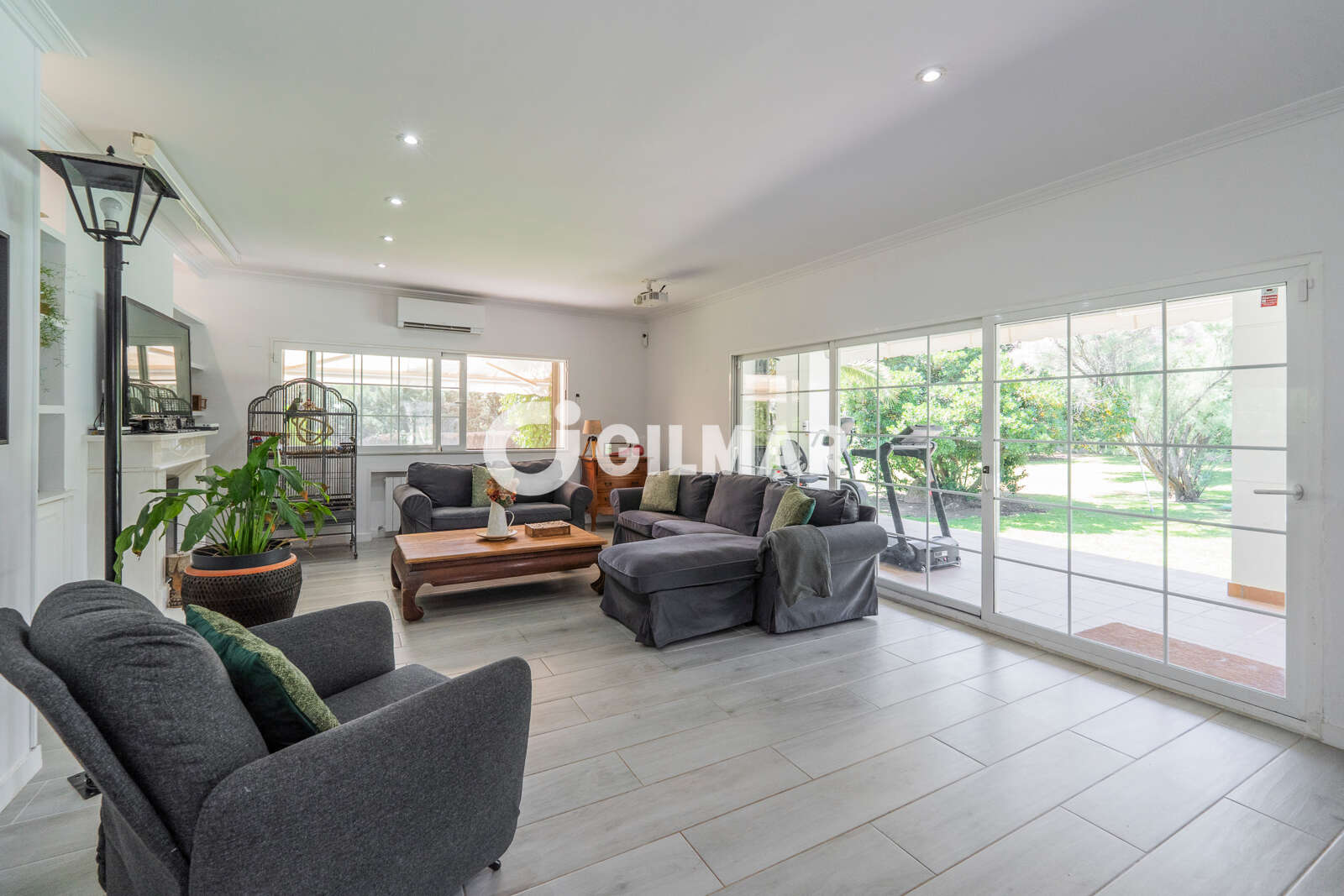 Property slider Gilmar