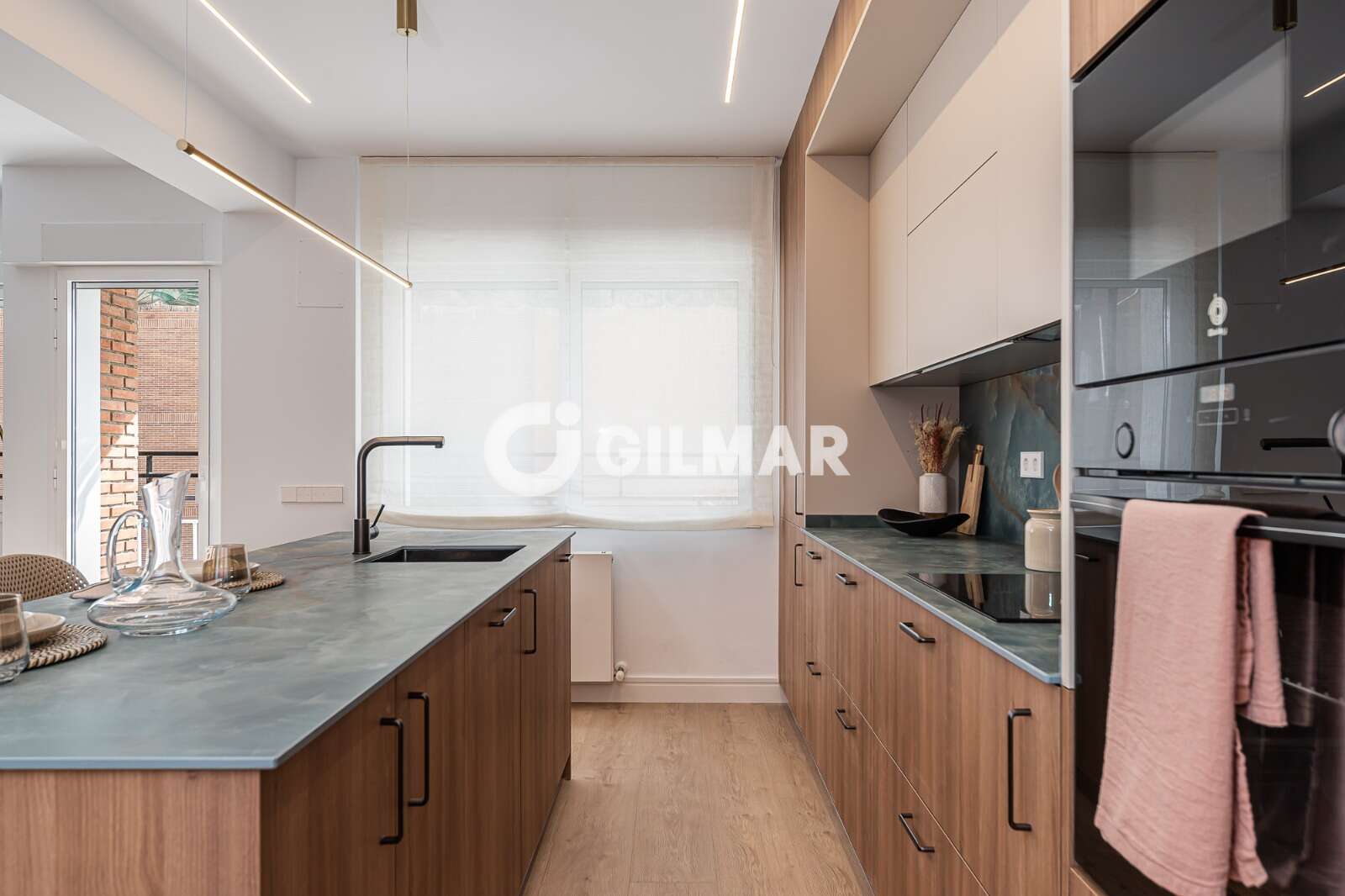 Property slider Gilmar