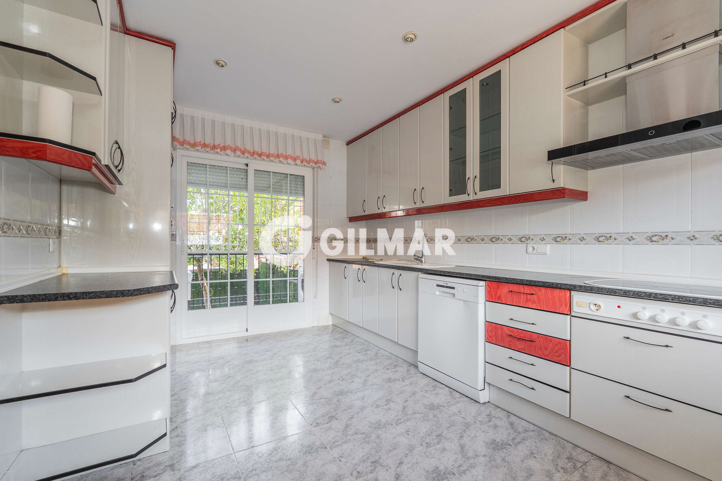 Photo of Semi-detached house
