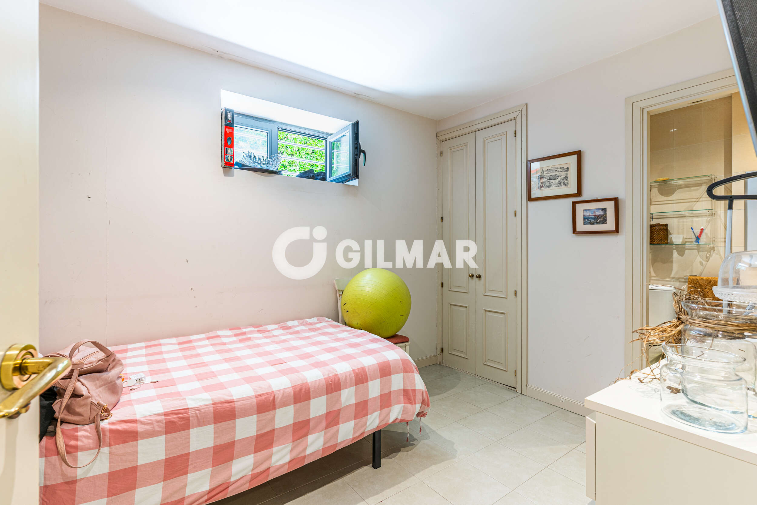 Photo of Semi-detached house