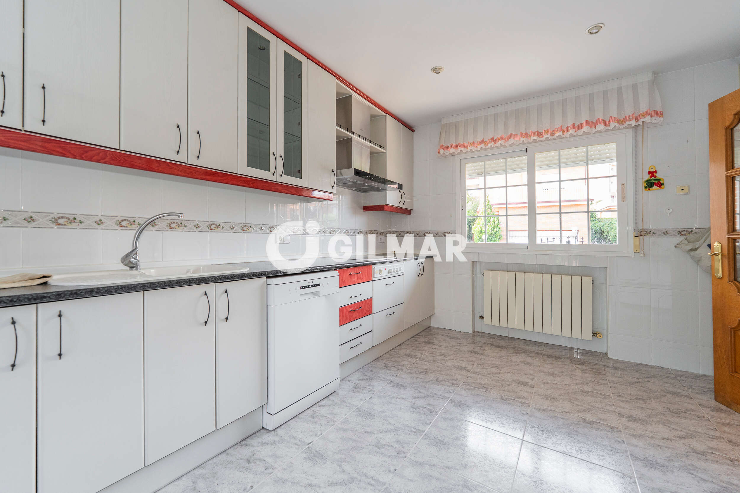 Photo of Semi-detached house