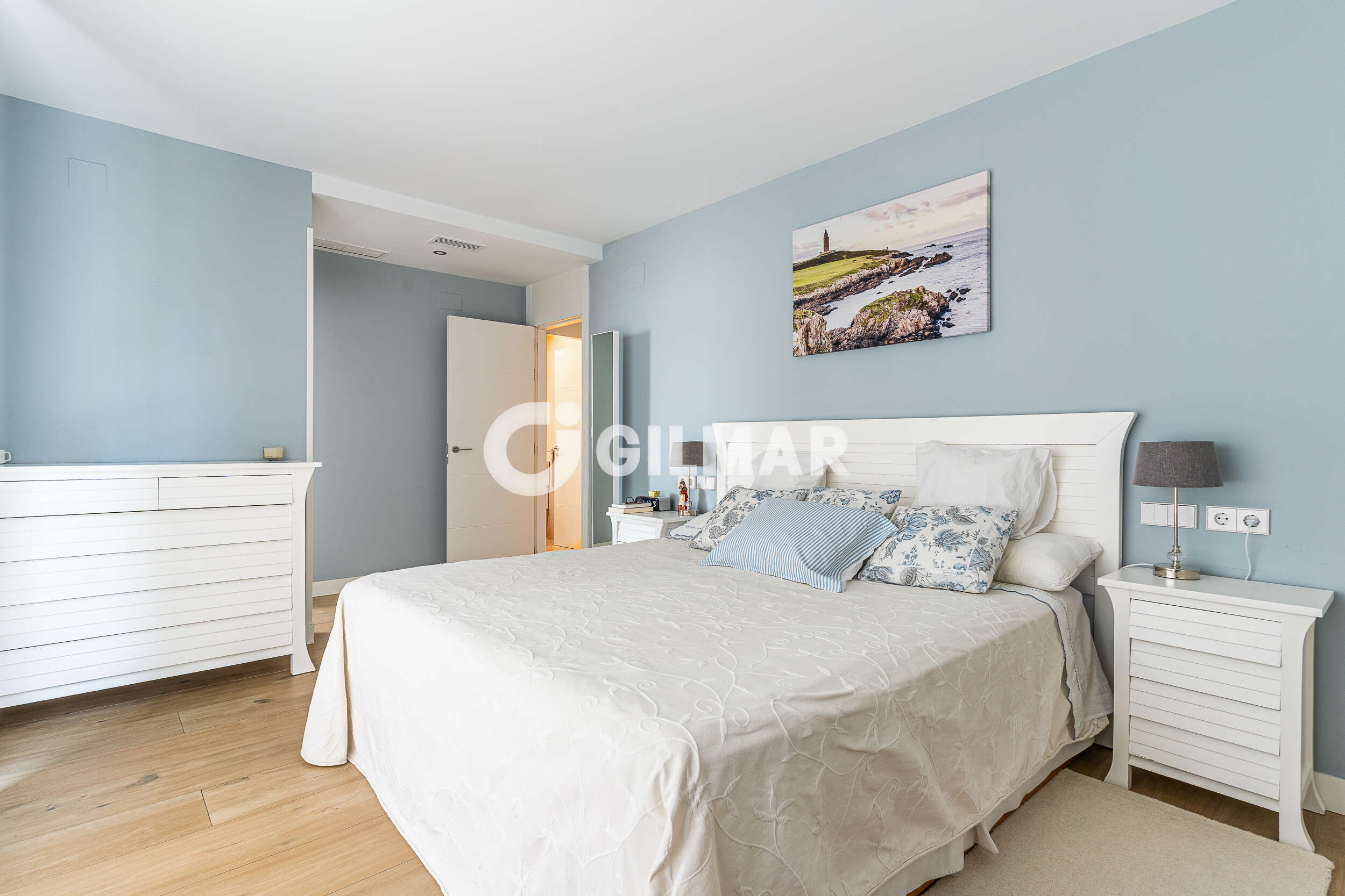 Photo of Semi-detached house