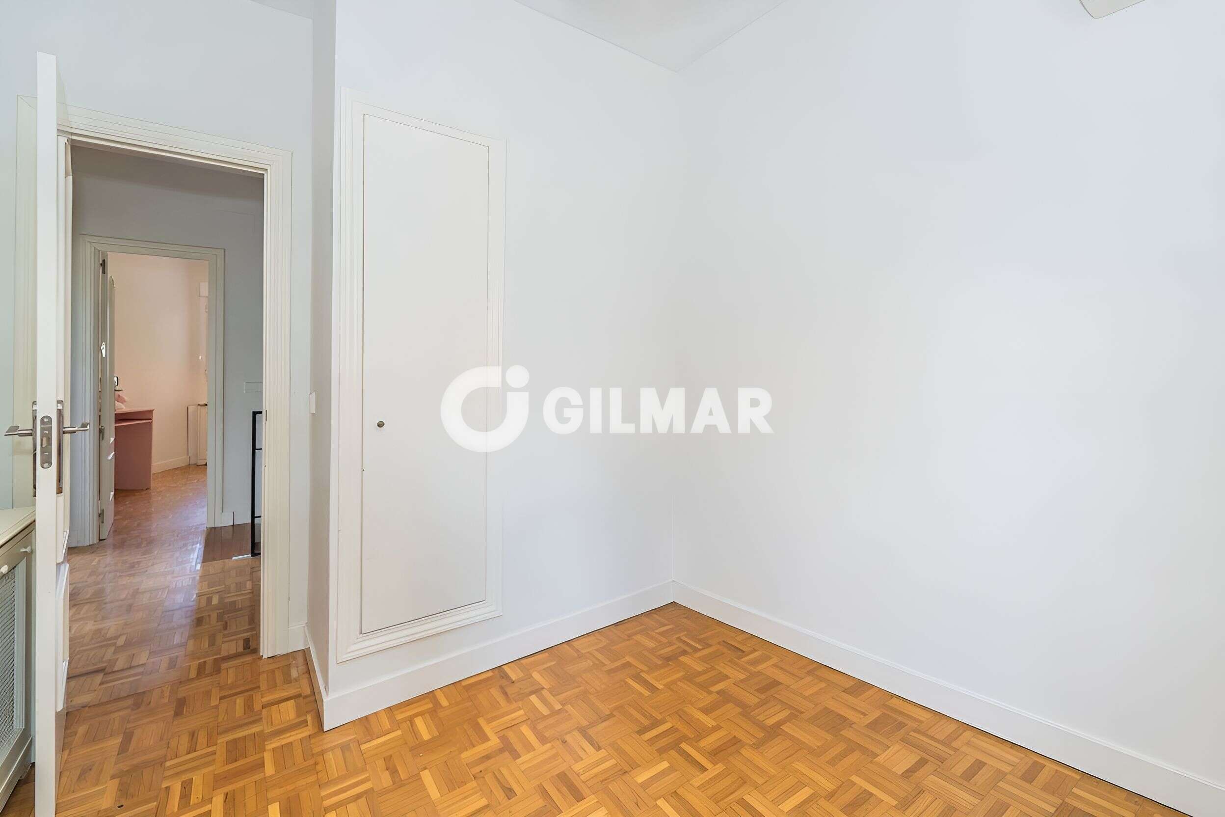 Photo of Semi-detached house