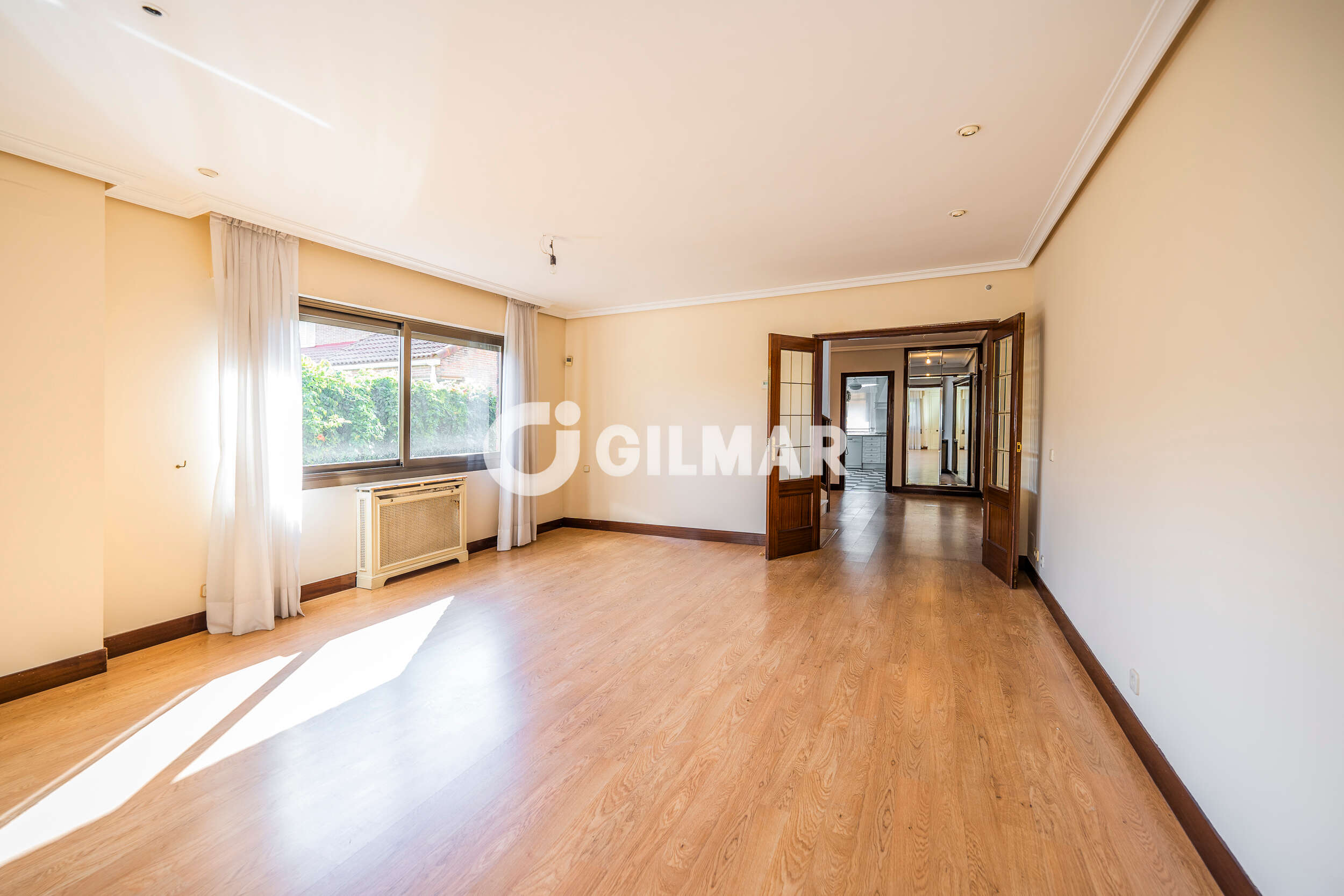 Photo of Semi-detached house