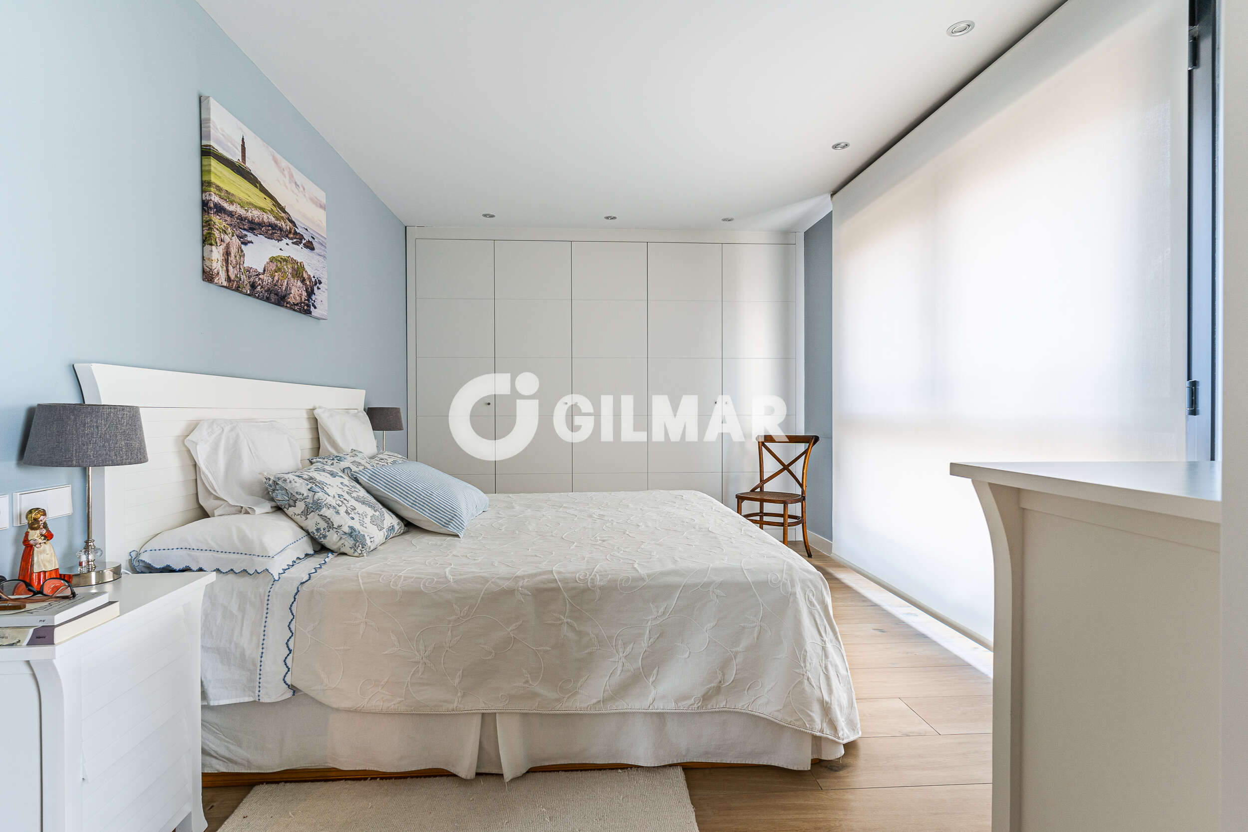Photo of Semi-detached house