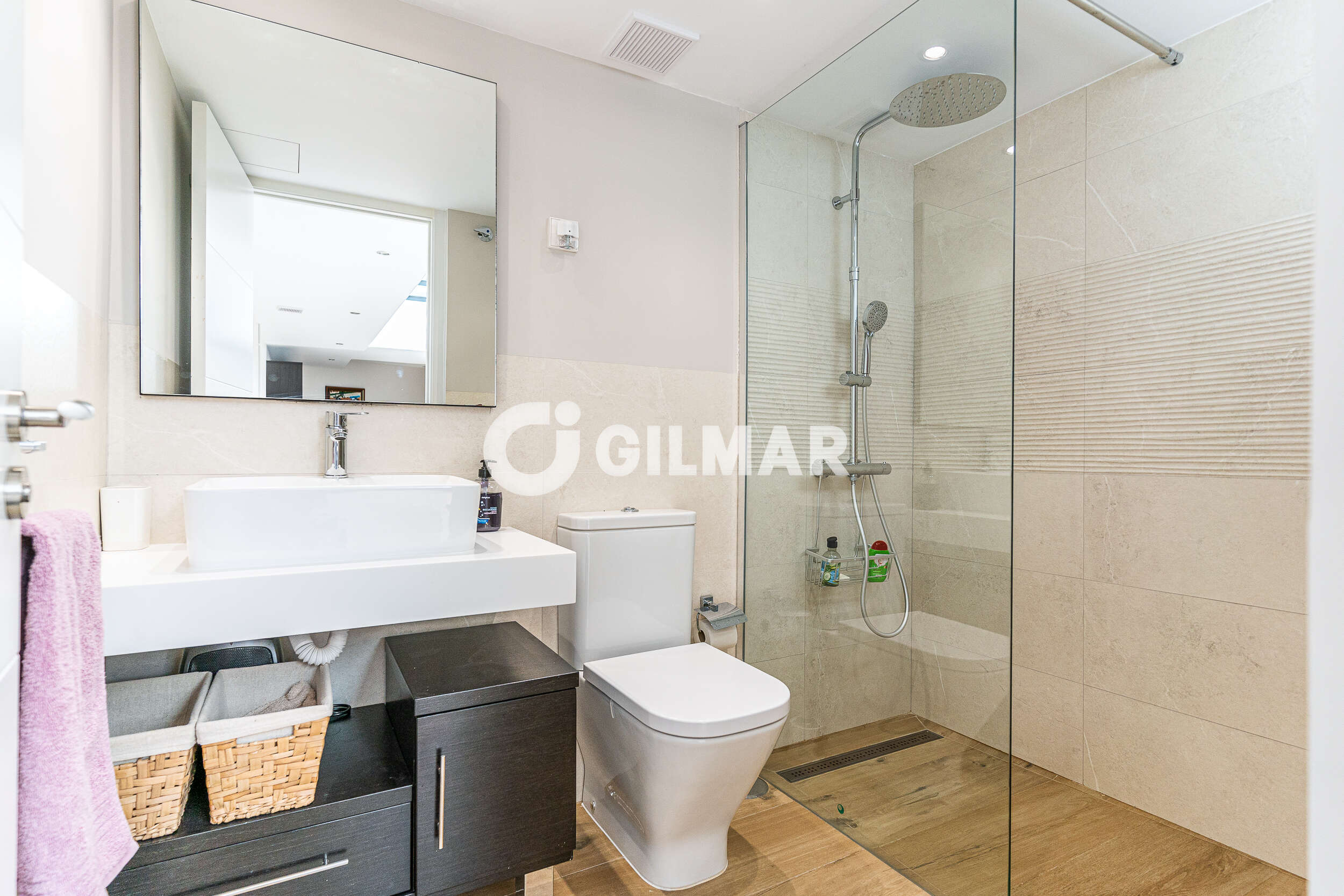 Photo of Semi-detached house