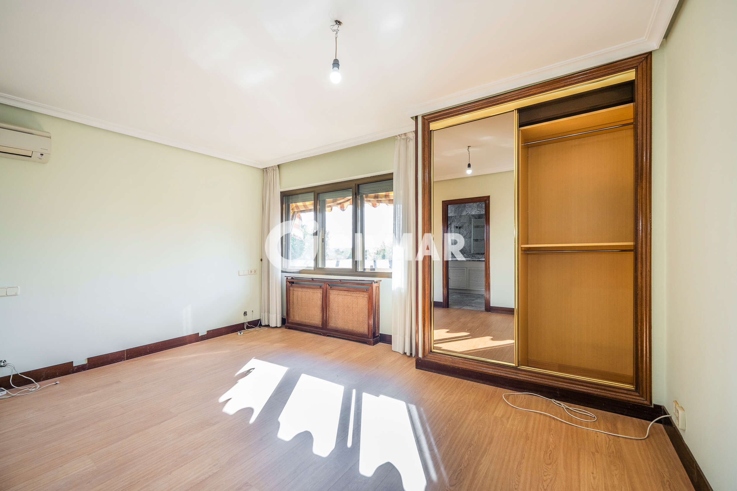 Photo of Semi-detached house