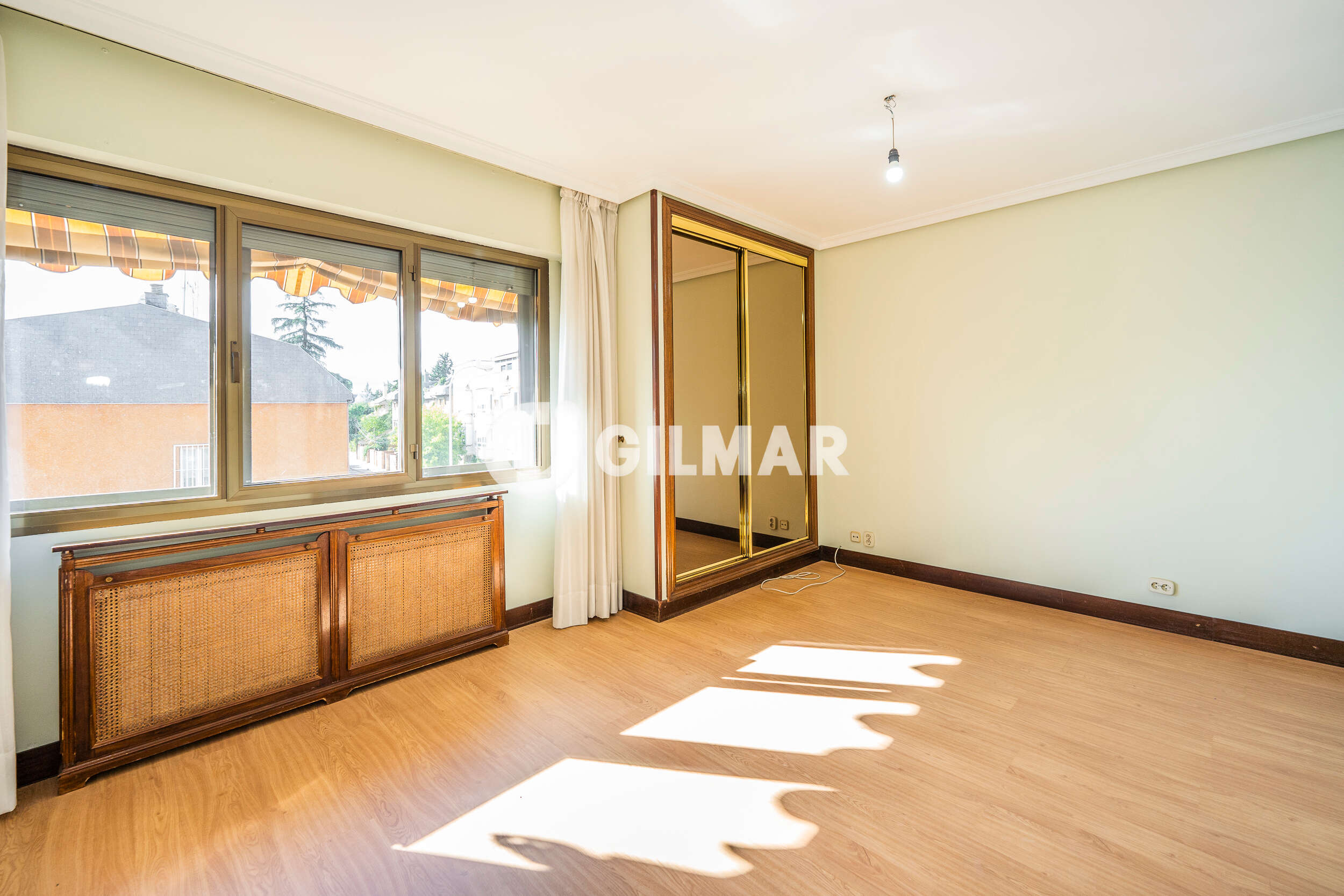 Photo of Semi-detached house