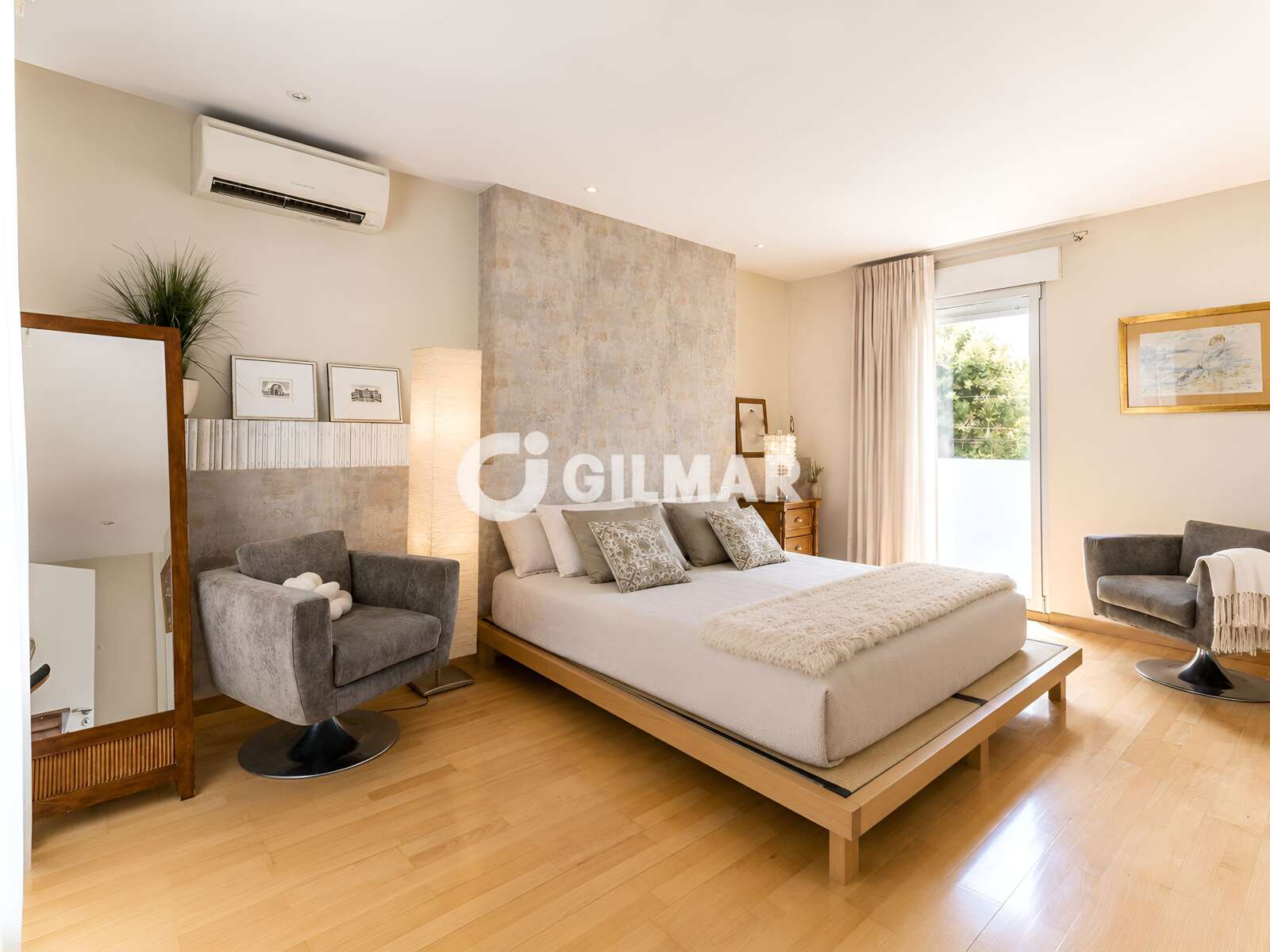 Property slider Gilmar
