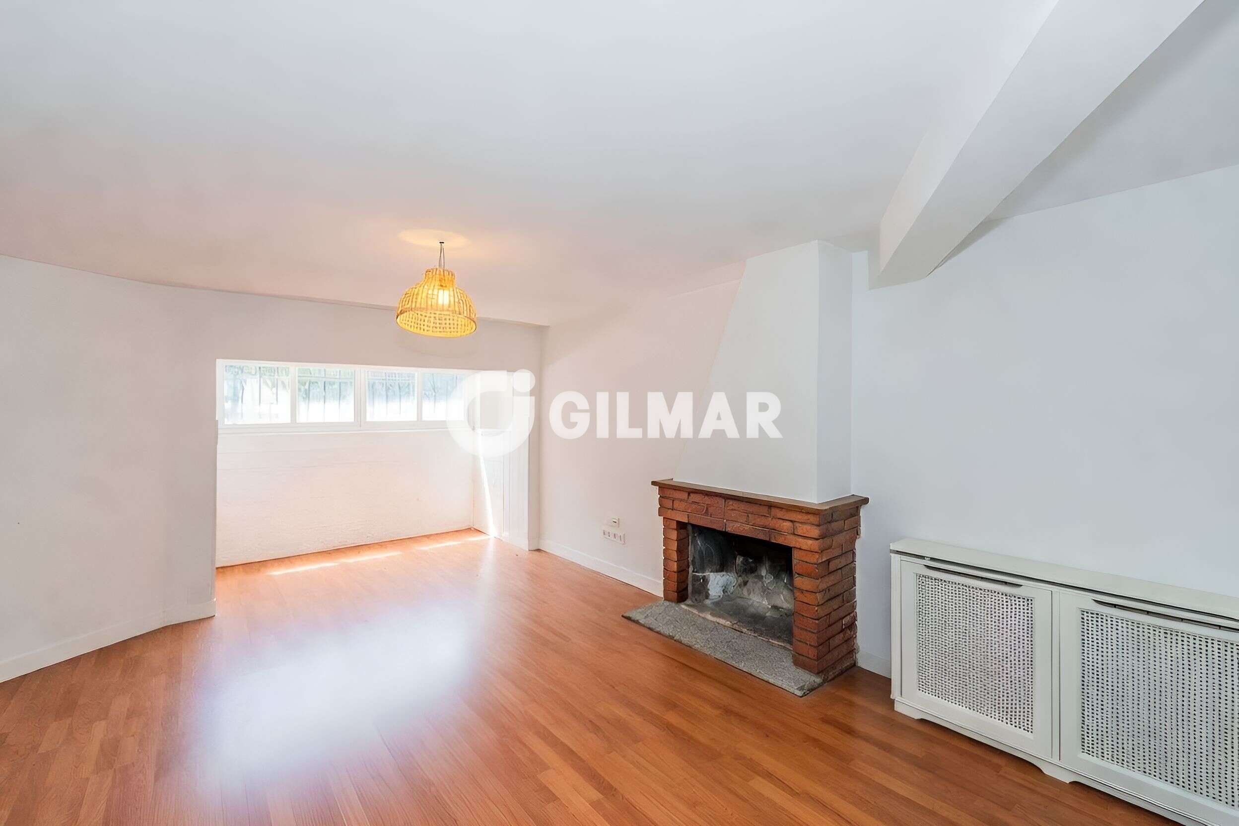 Photo of Semi-detached house