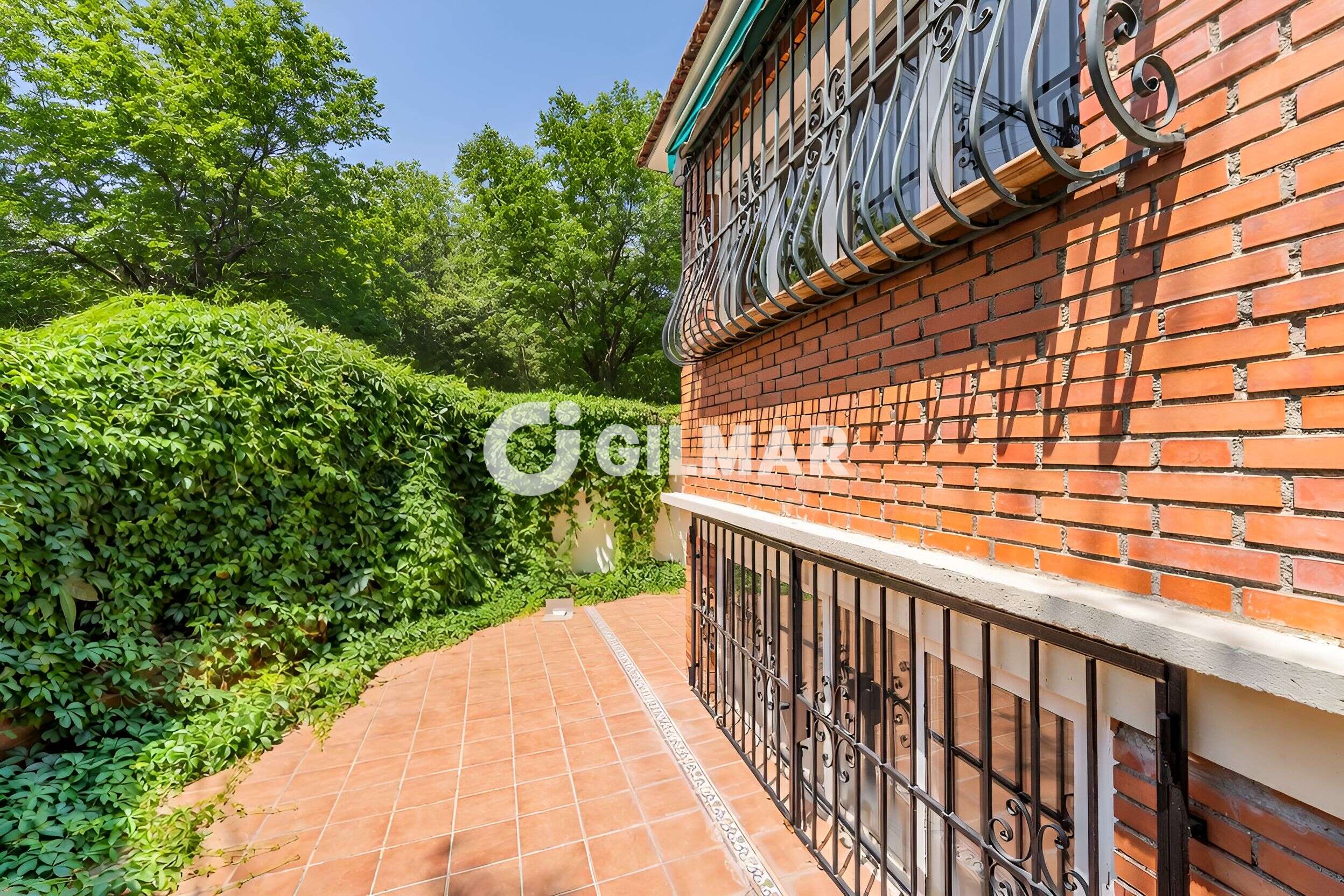 Photo of Semi-detached house