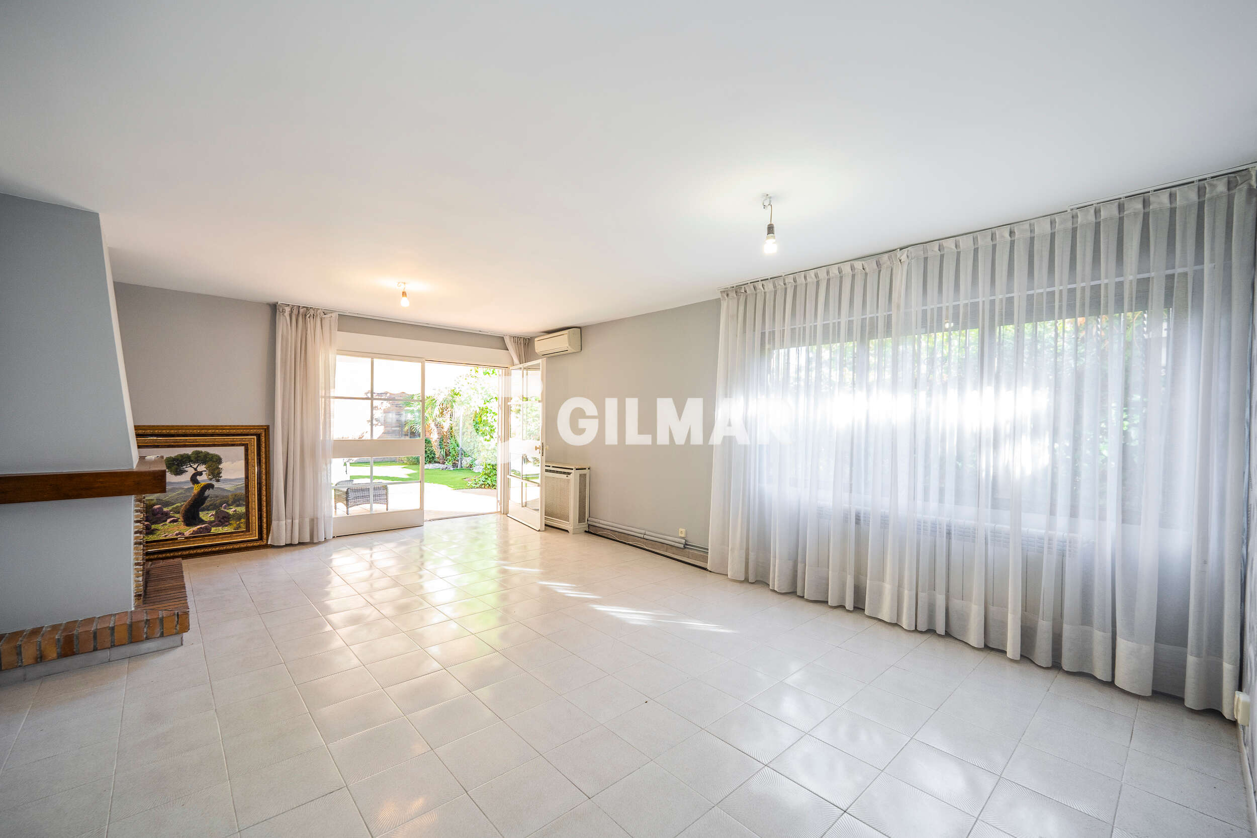 Photo of Semi-detached house