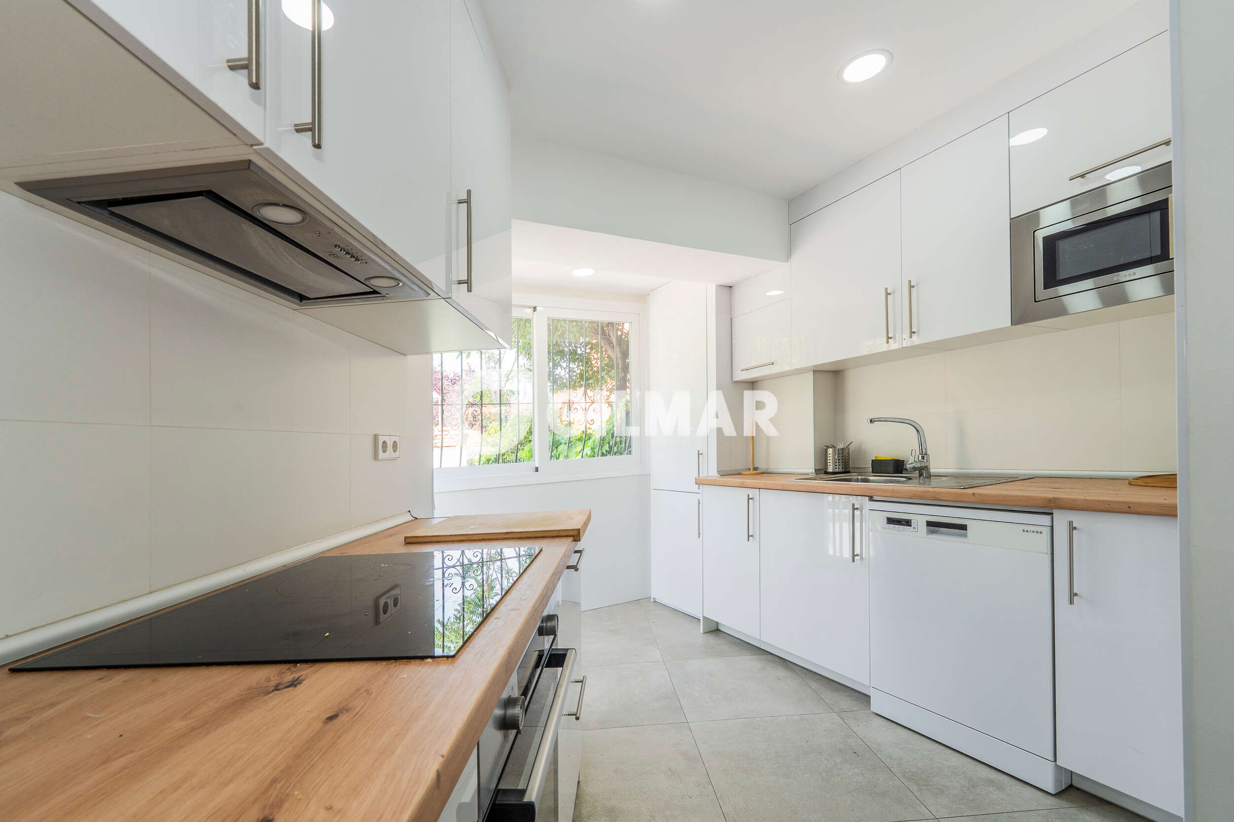 Photo of Semi-detached house