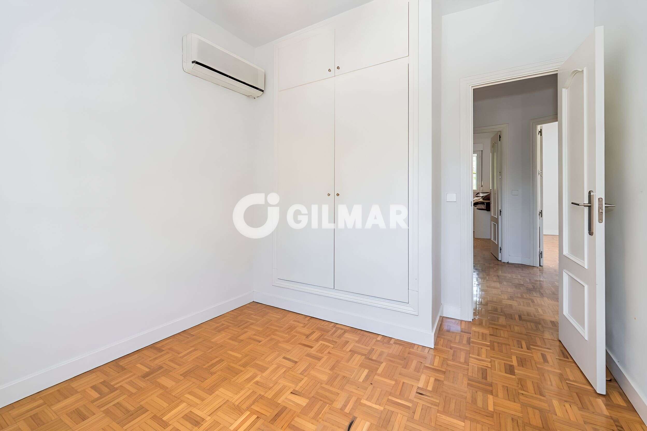 Photo of Semi-detached house