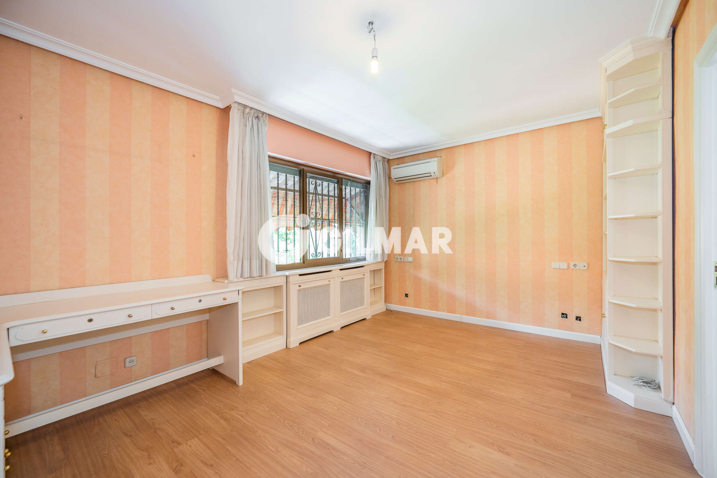 Photo of Semi-detached house