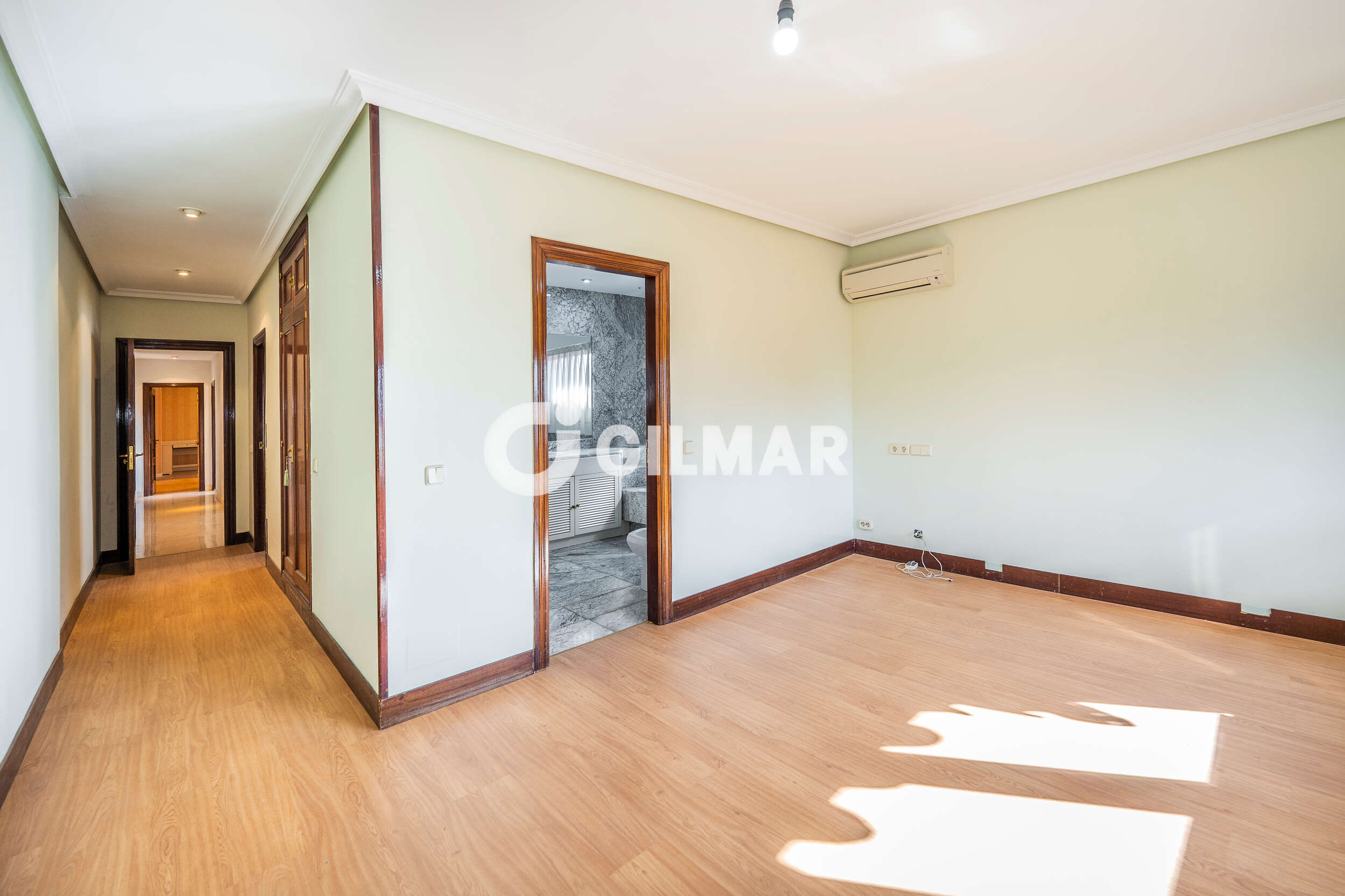 Photo of Semi-detached house