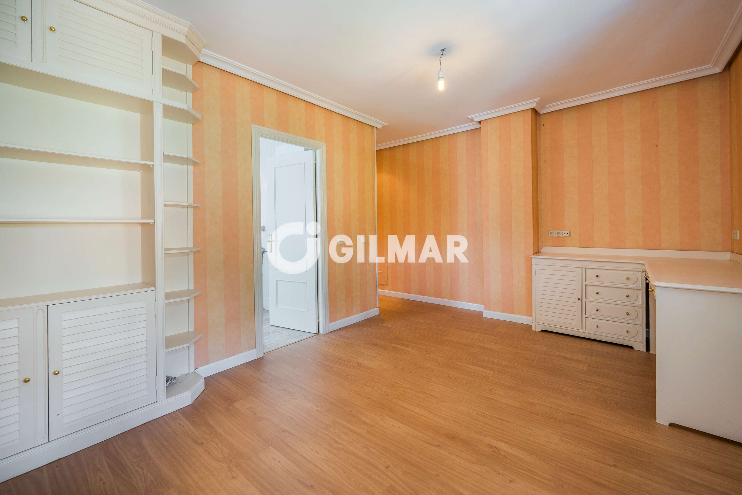 Photo of Semi-detached house