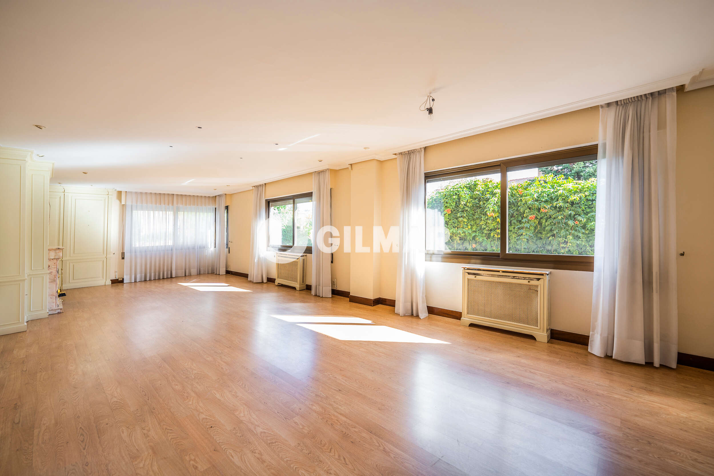 Photo of Semi-detached house