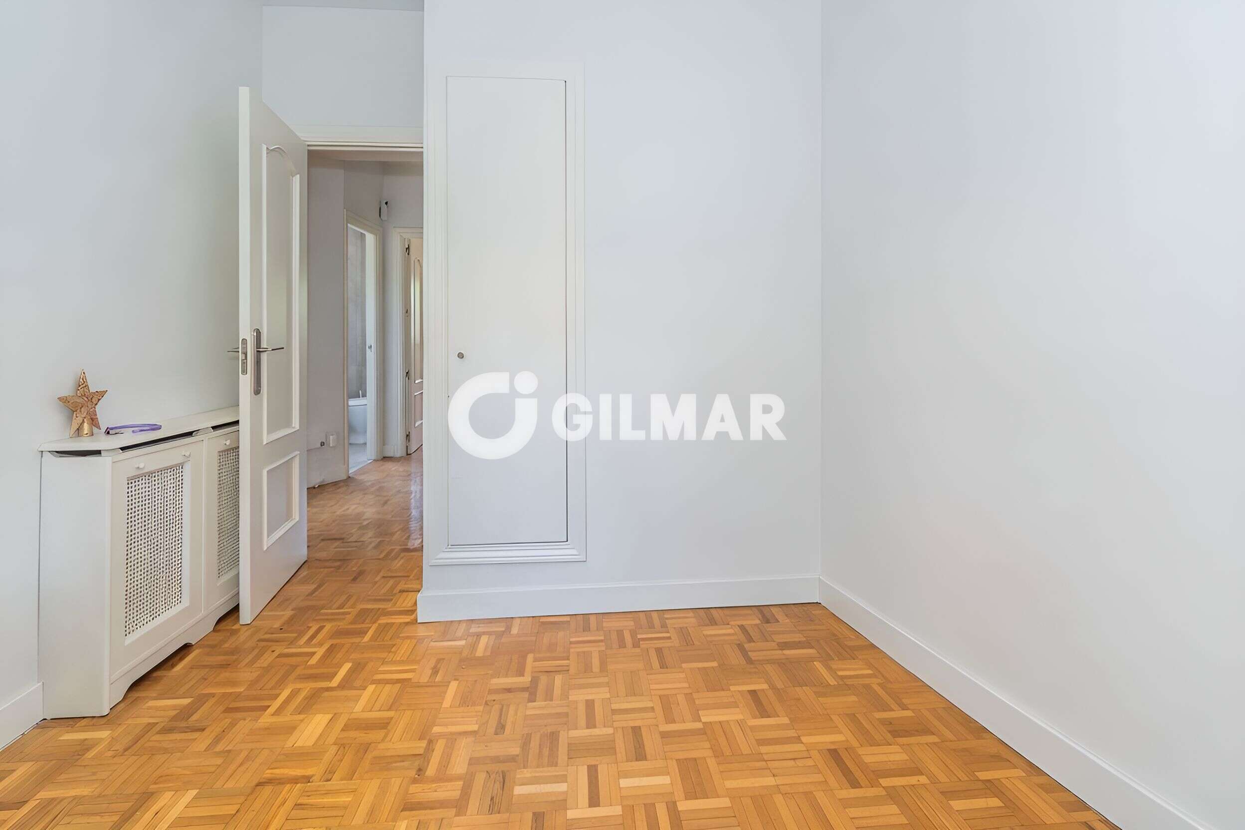 Photo of Semi-detached house
