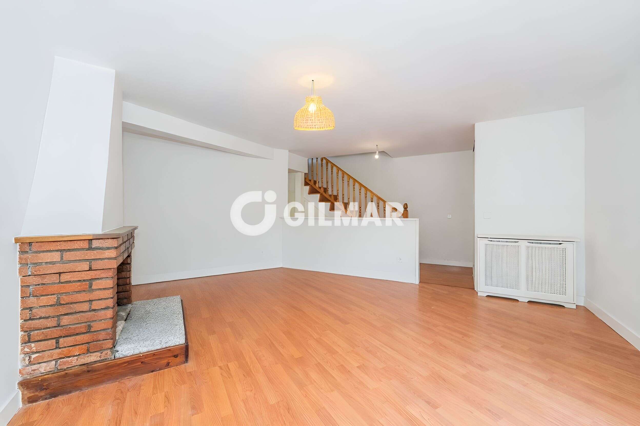 Photo of Semi-detached house