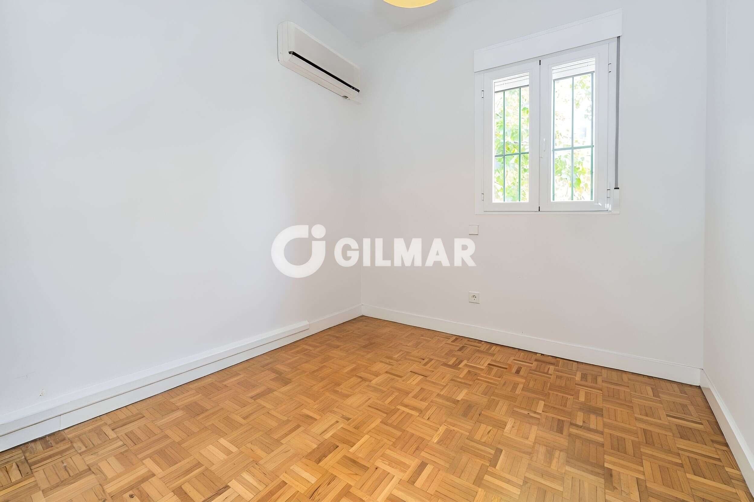 Photo of Semi-detached house