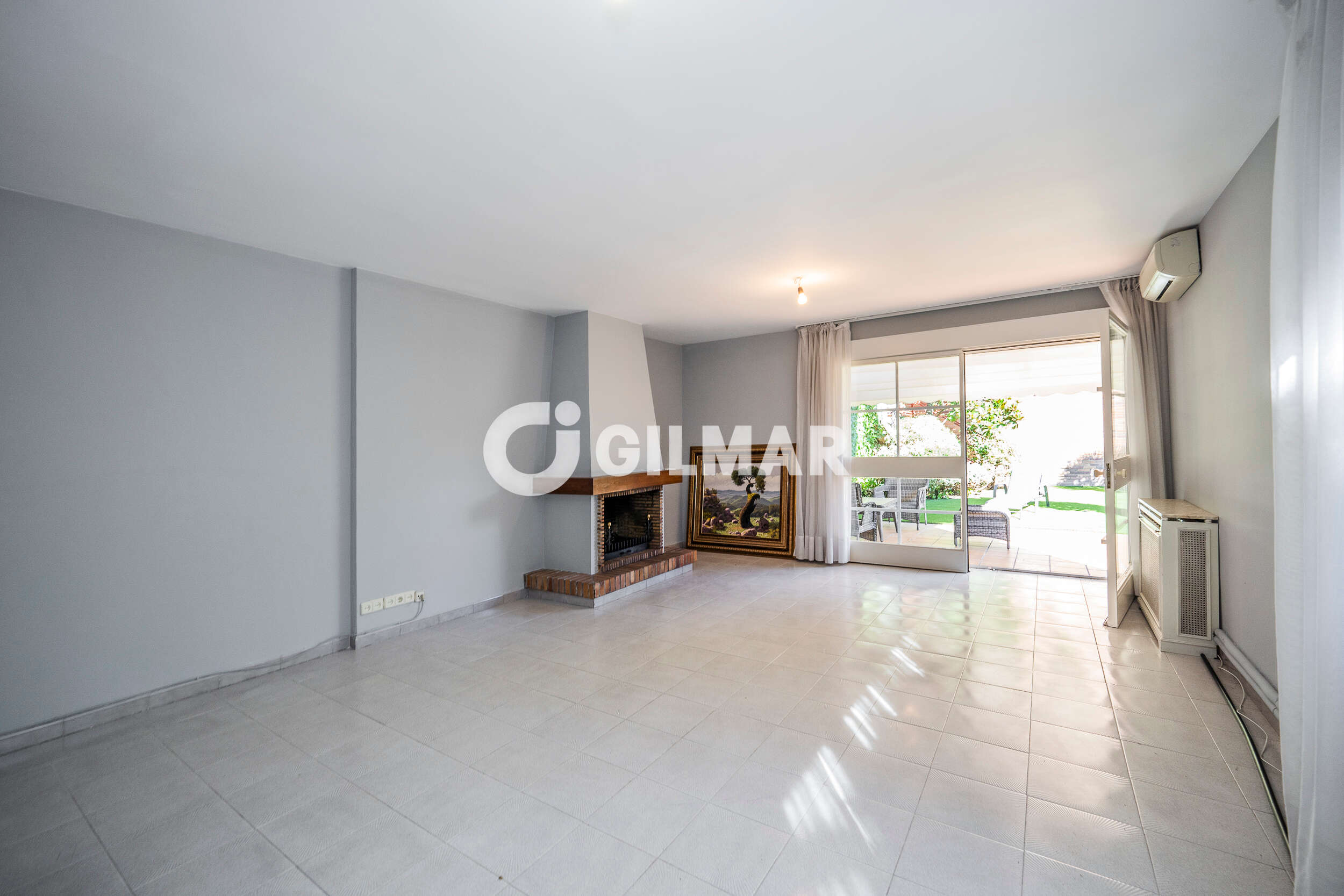 Photo of Semi-detached house