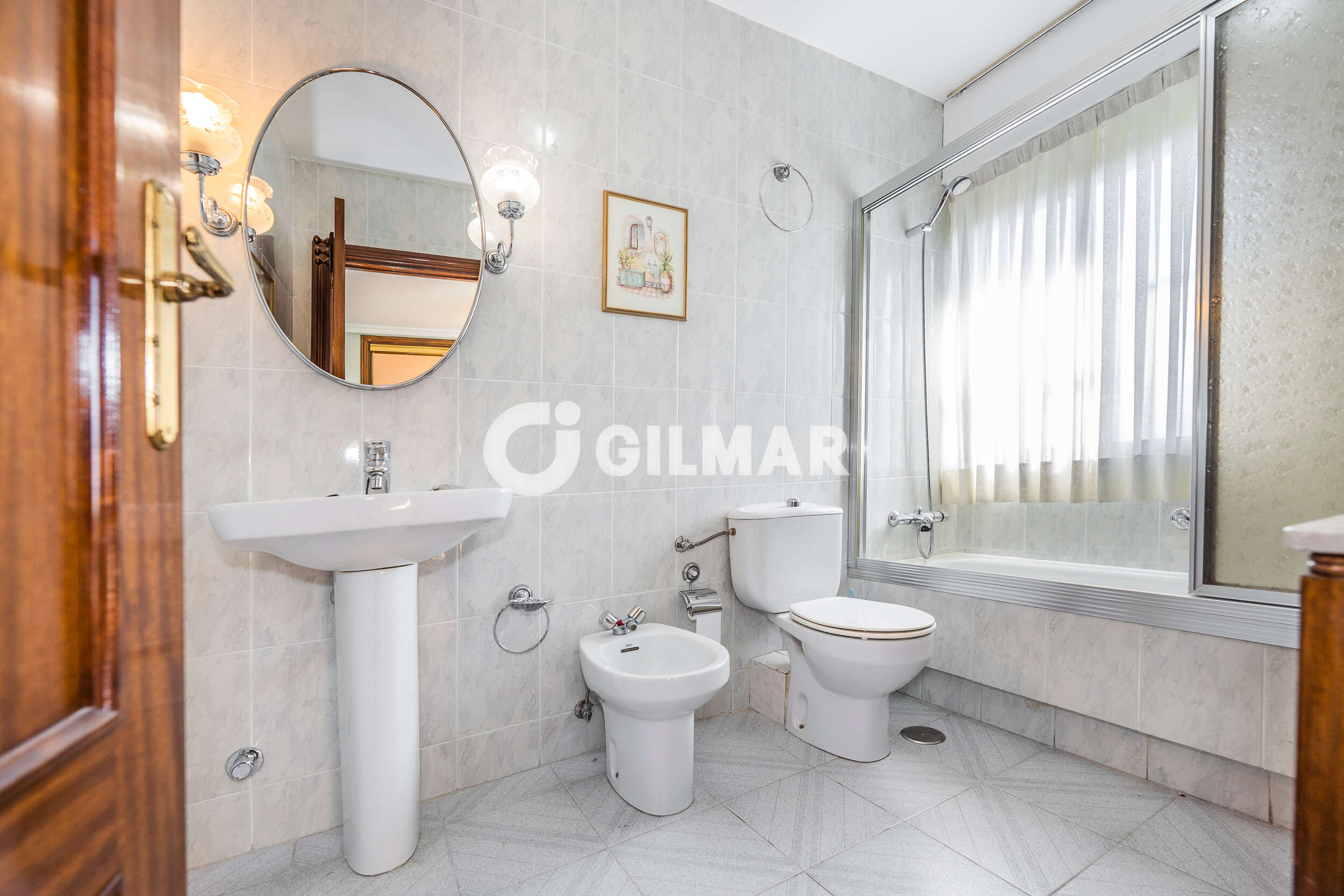 Photo of Semi-detached house