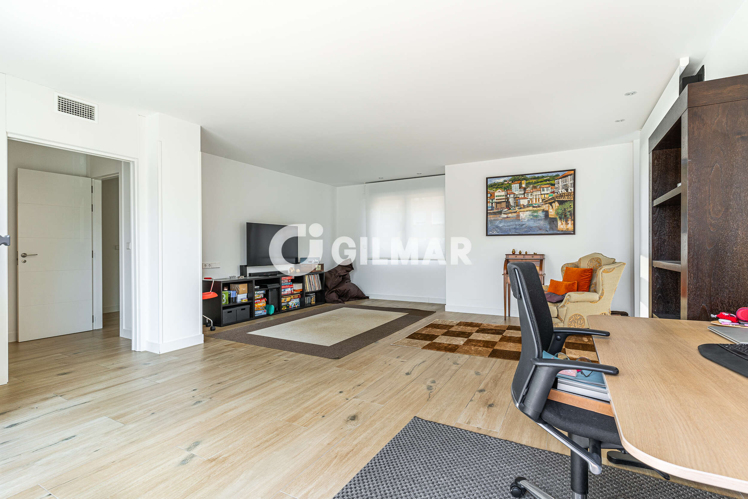 Photo of Semi-detached house