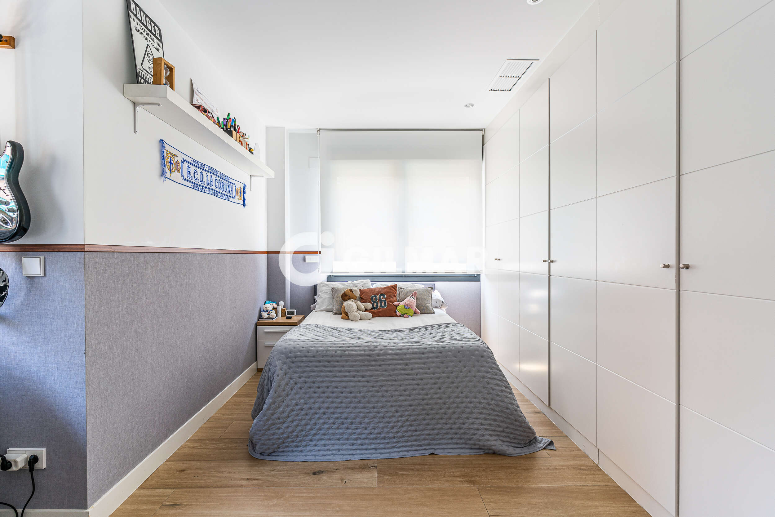 Photo of Semi-detached house