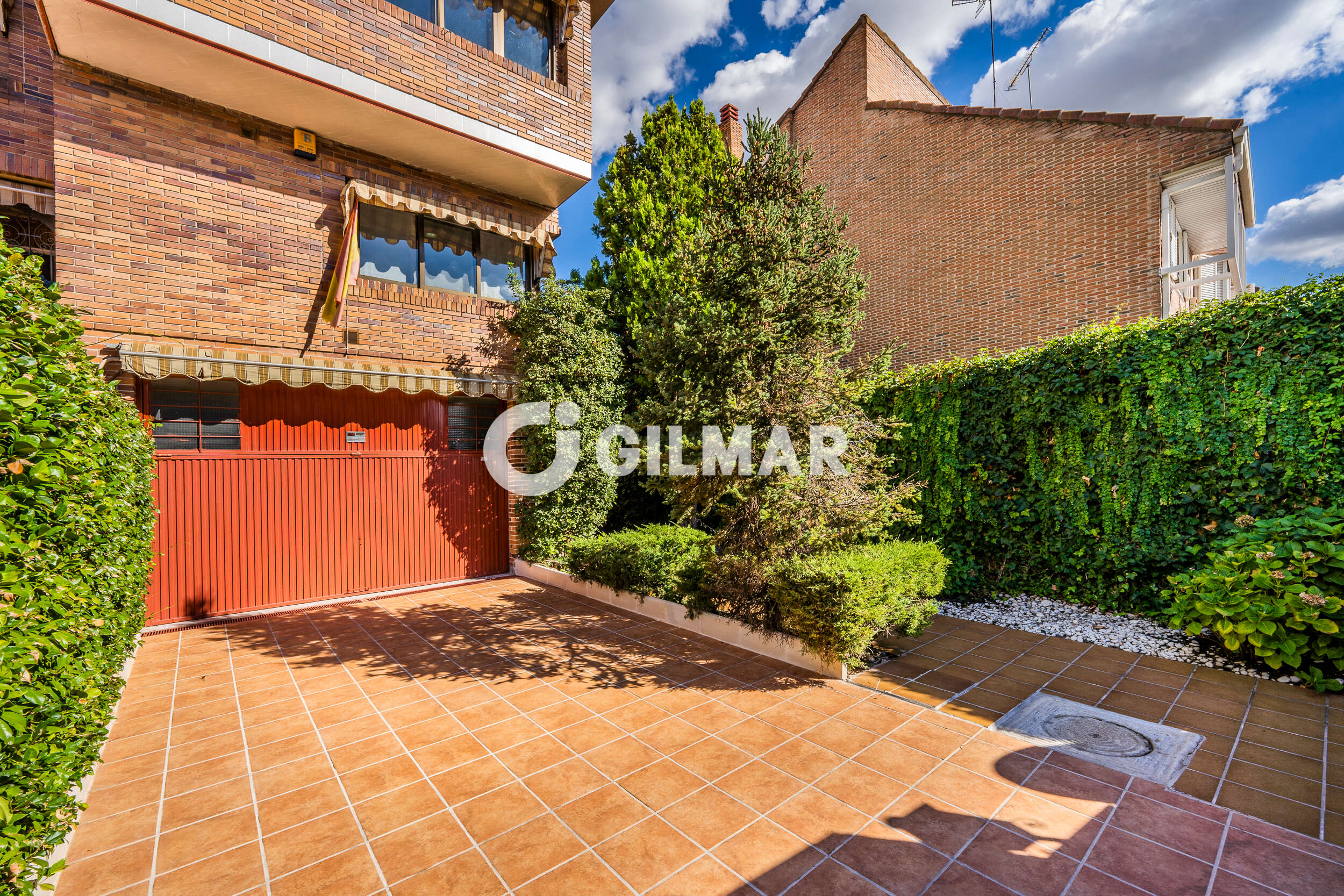 Photo of Semi-detached house