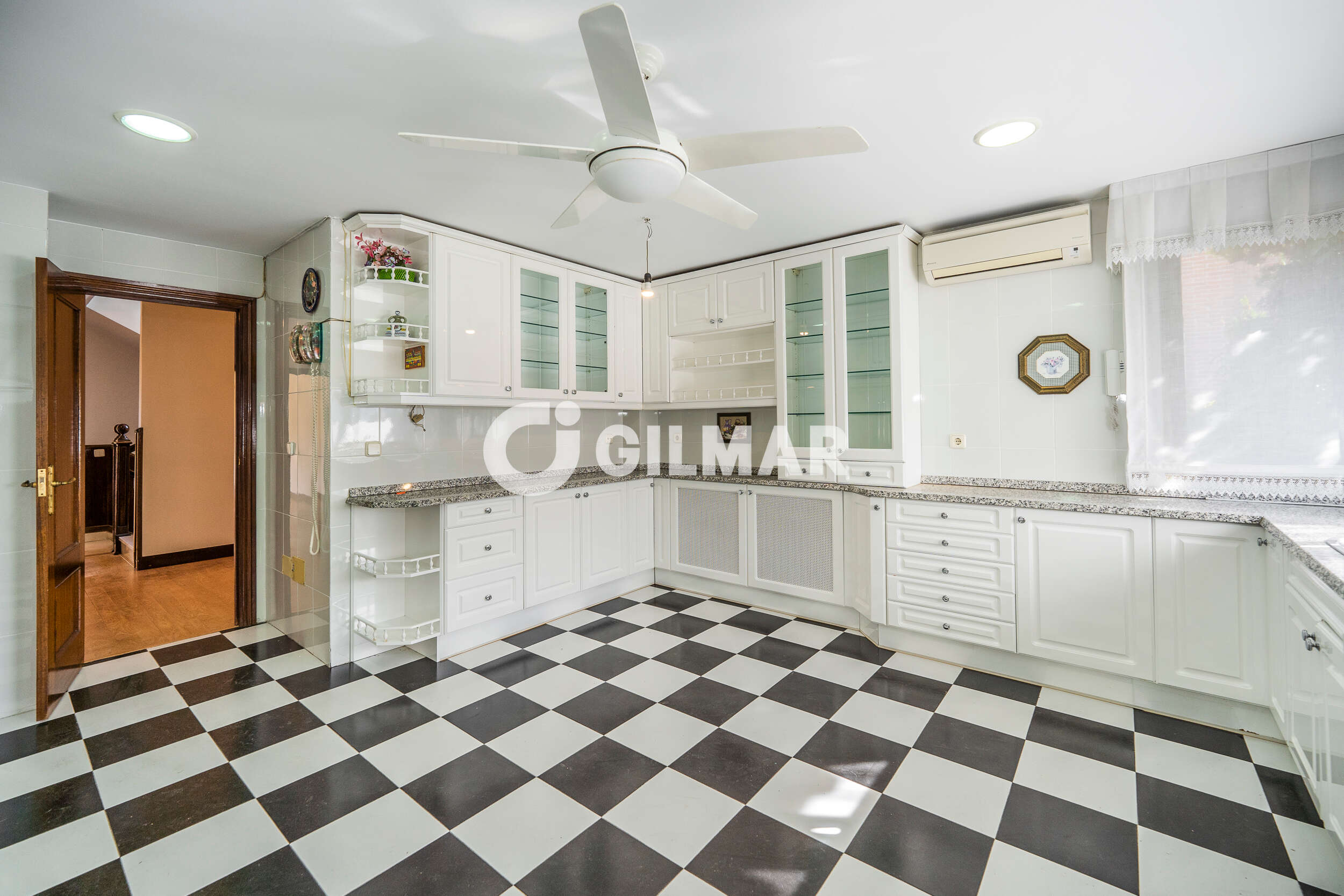 Photo of Semi-detached house