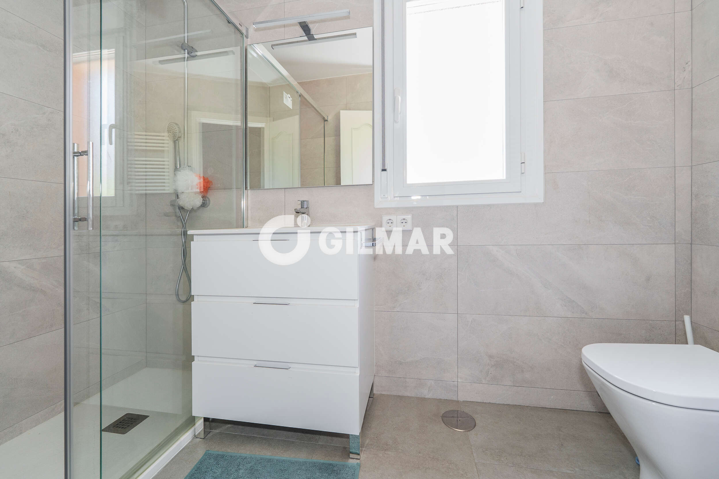 Photo of Semi-detached house