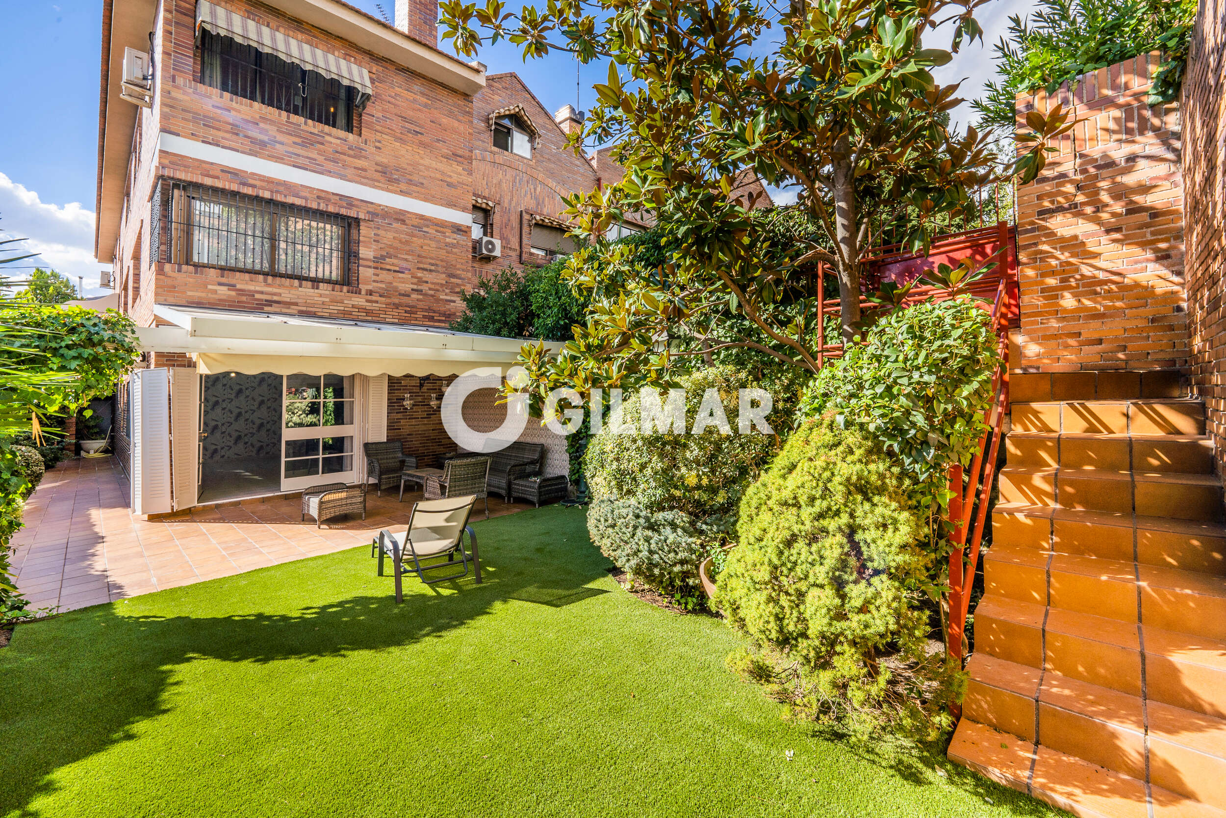Photo of Semi-detached house