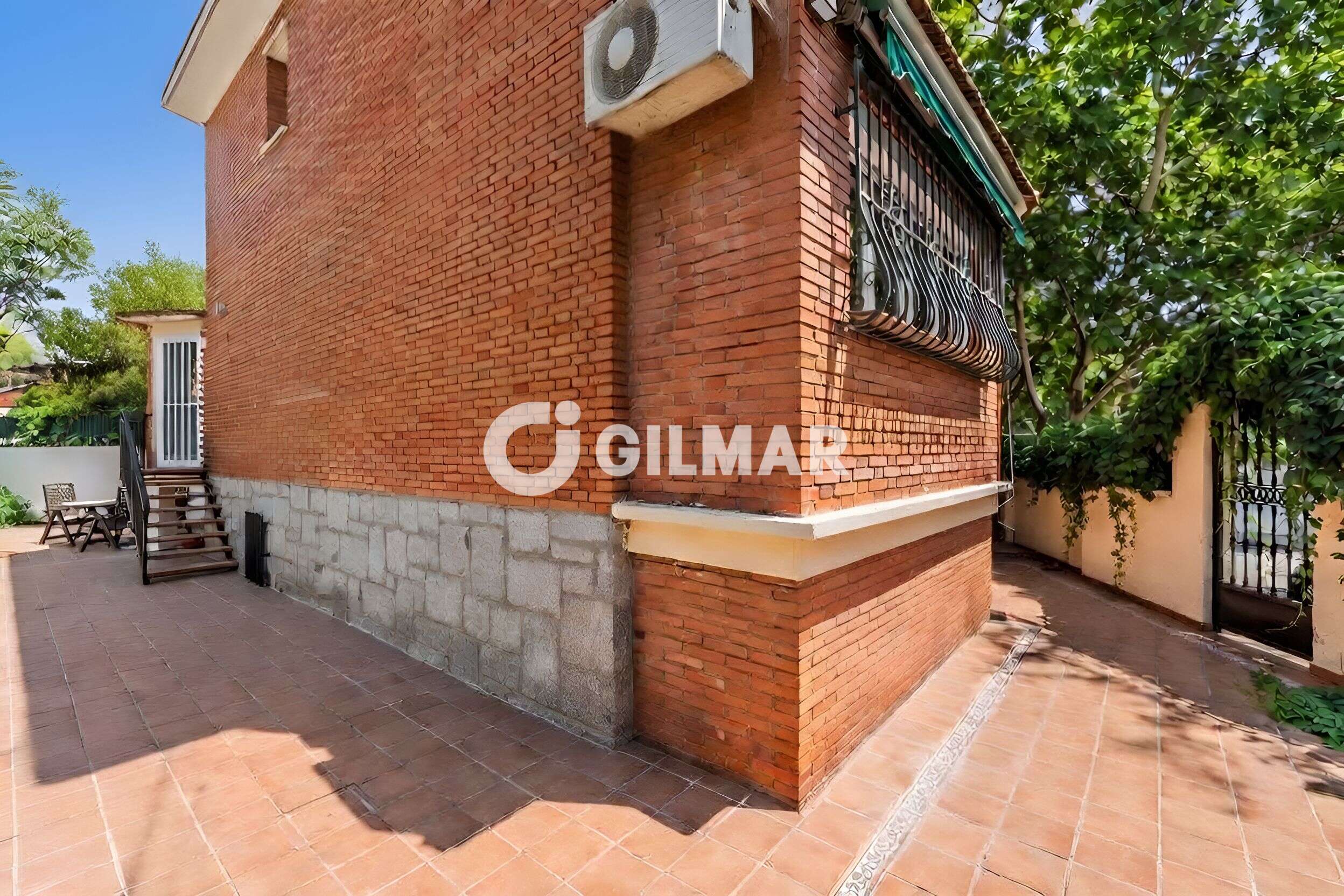 Photo of Semi-detached house