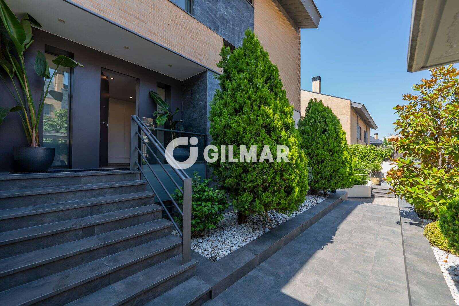 Photo of Semi-detached house