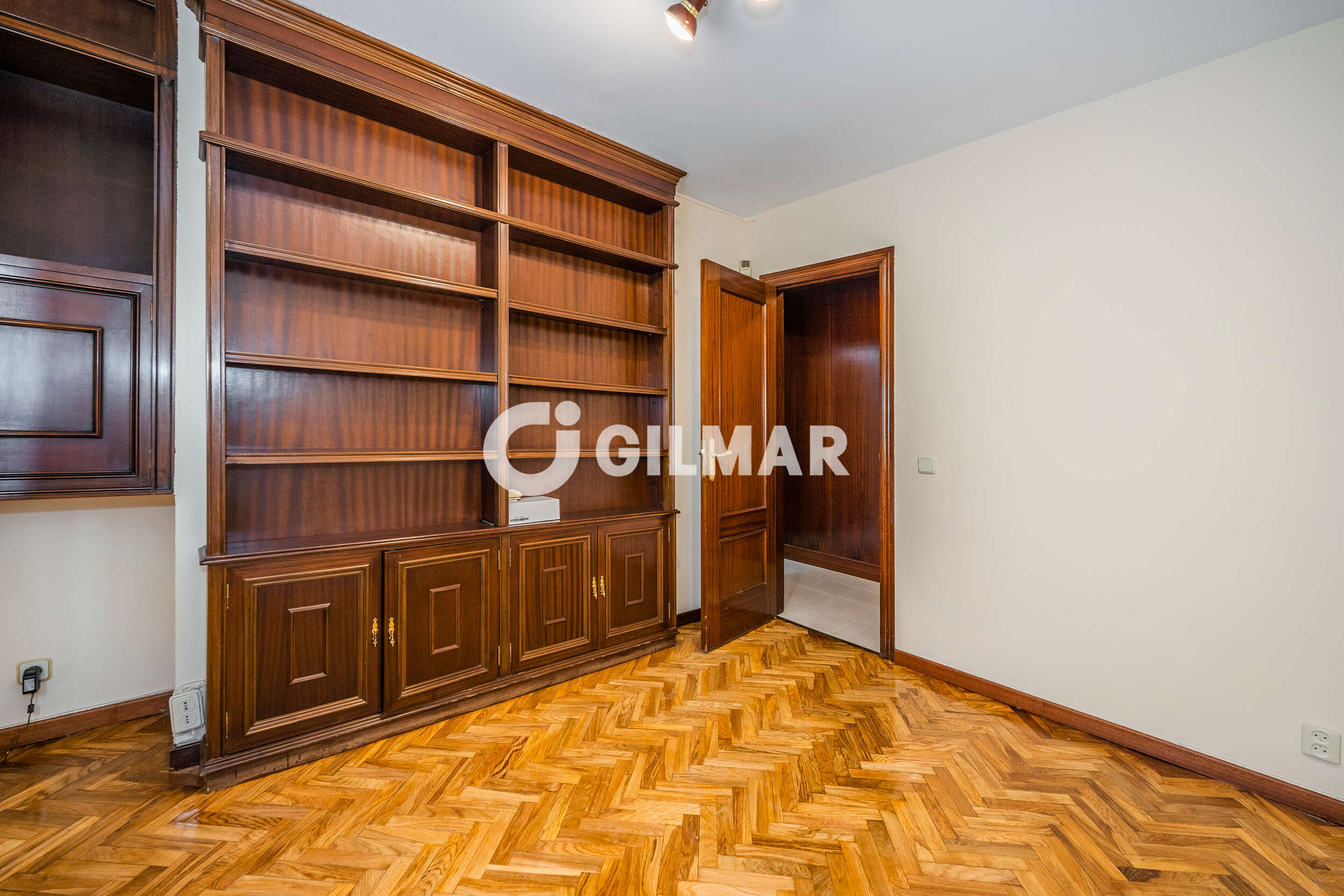 Photo of Semi-detached house