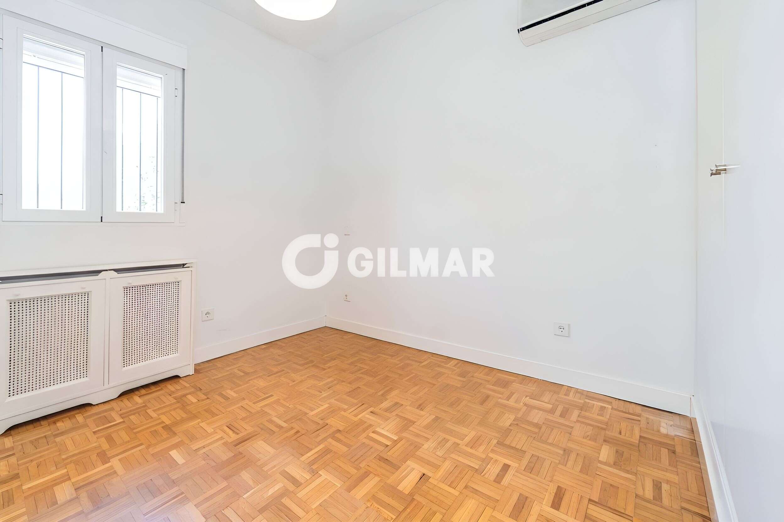 Photo of Semi-detached house