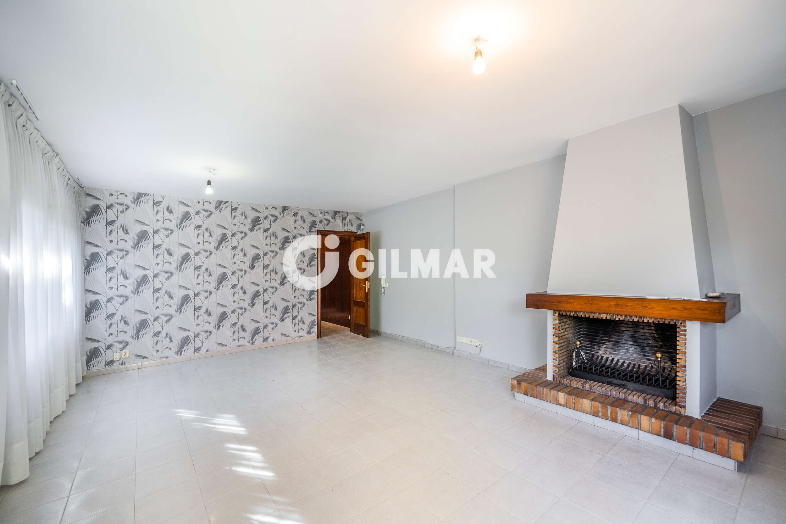 Photo of Semi-detached house