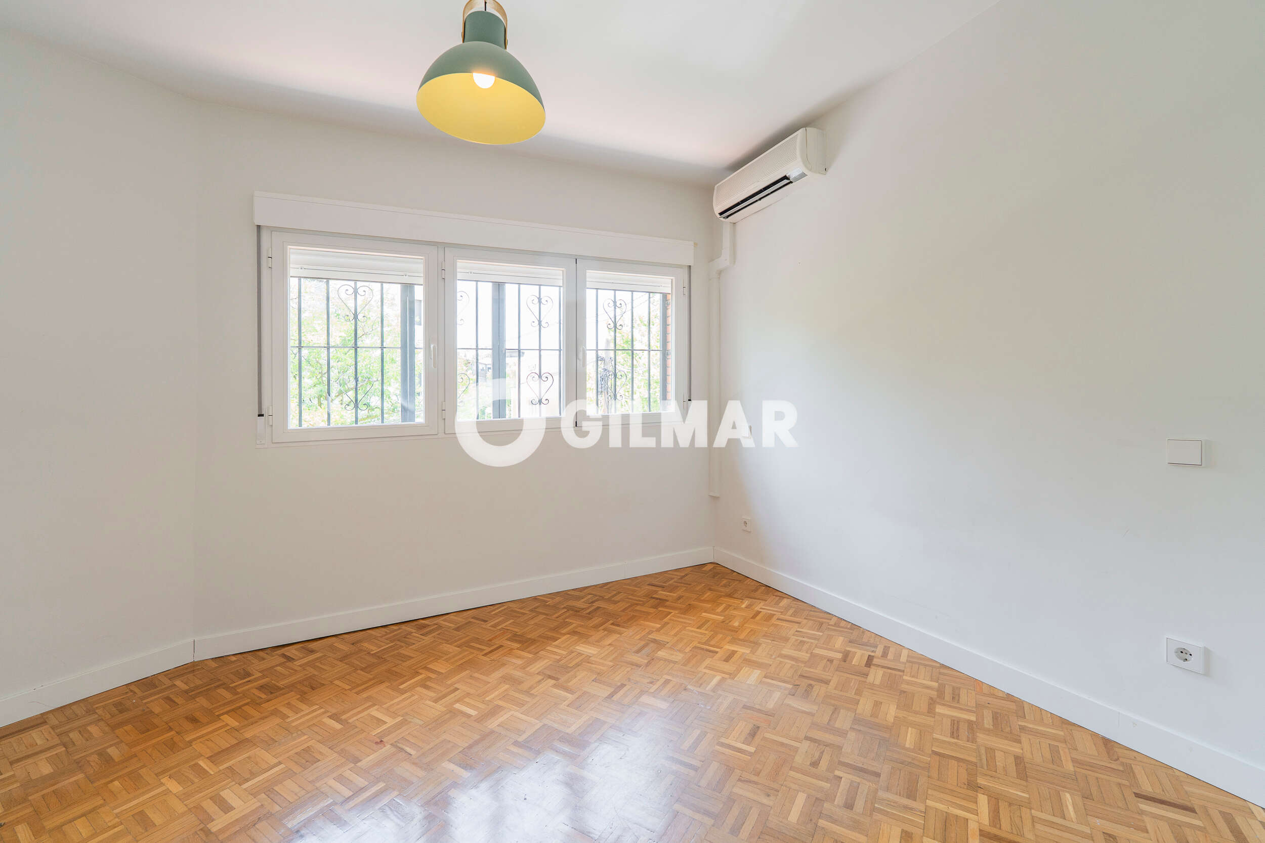 Photo of Semi-detached house