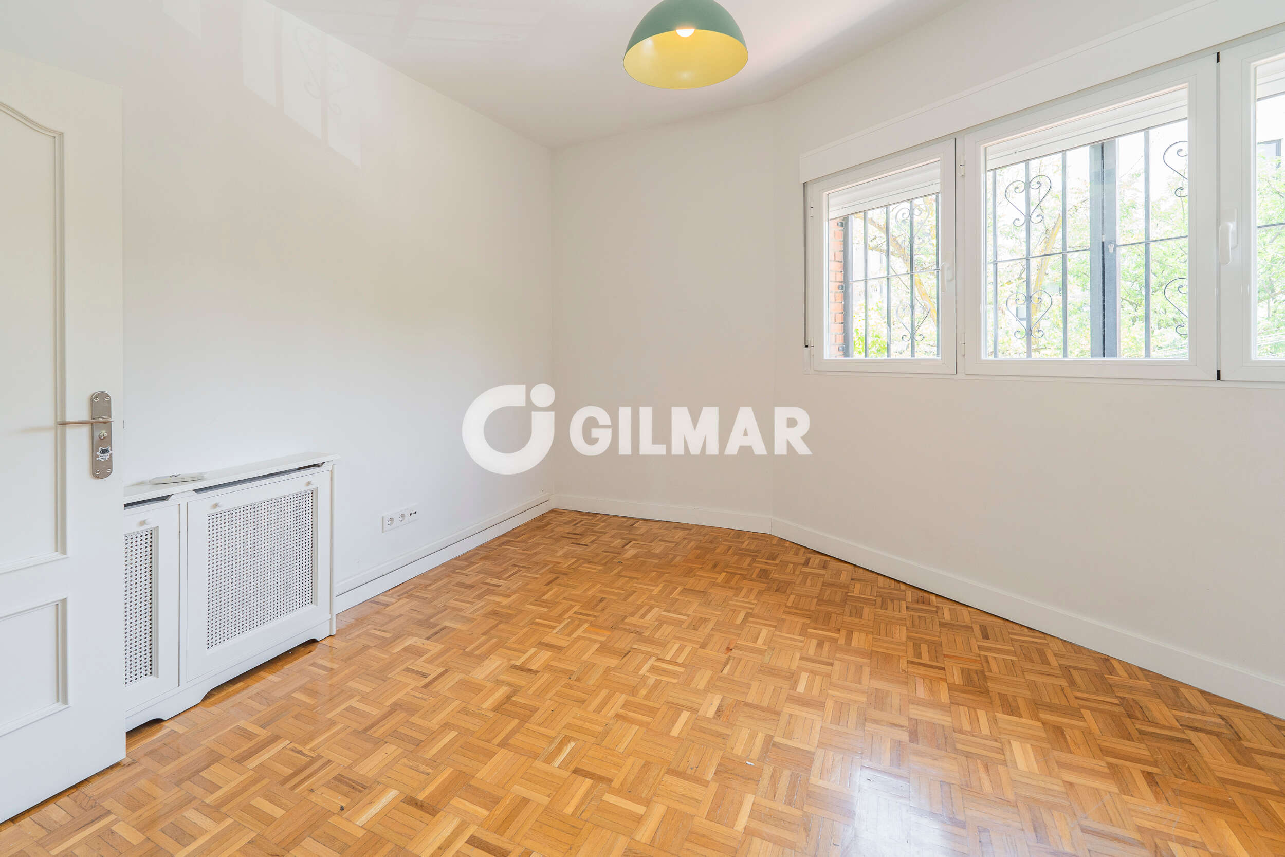 Photo of Semi-detached house