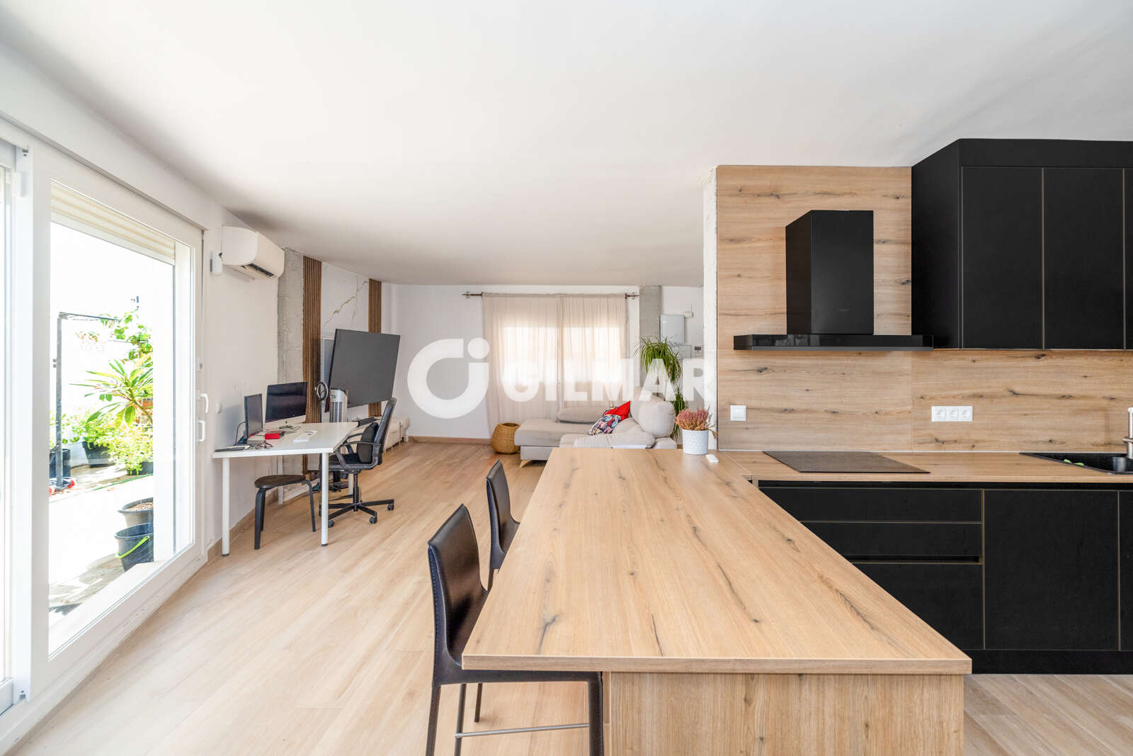 Property slider Gilmar