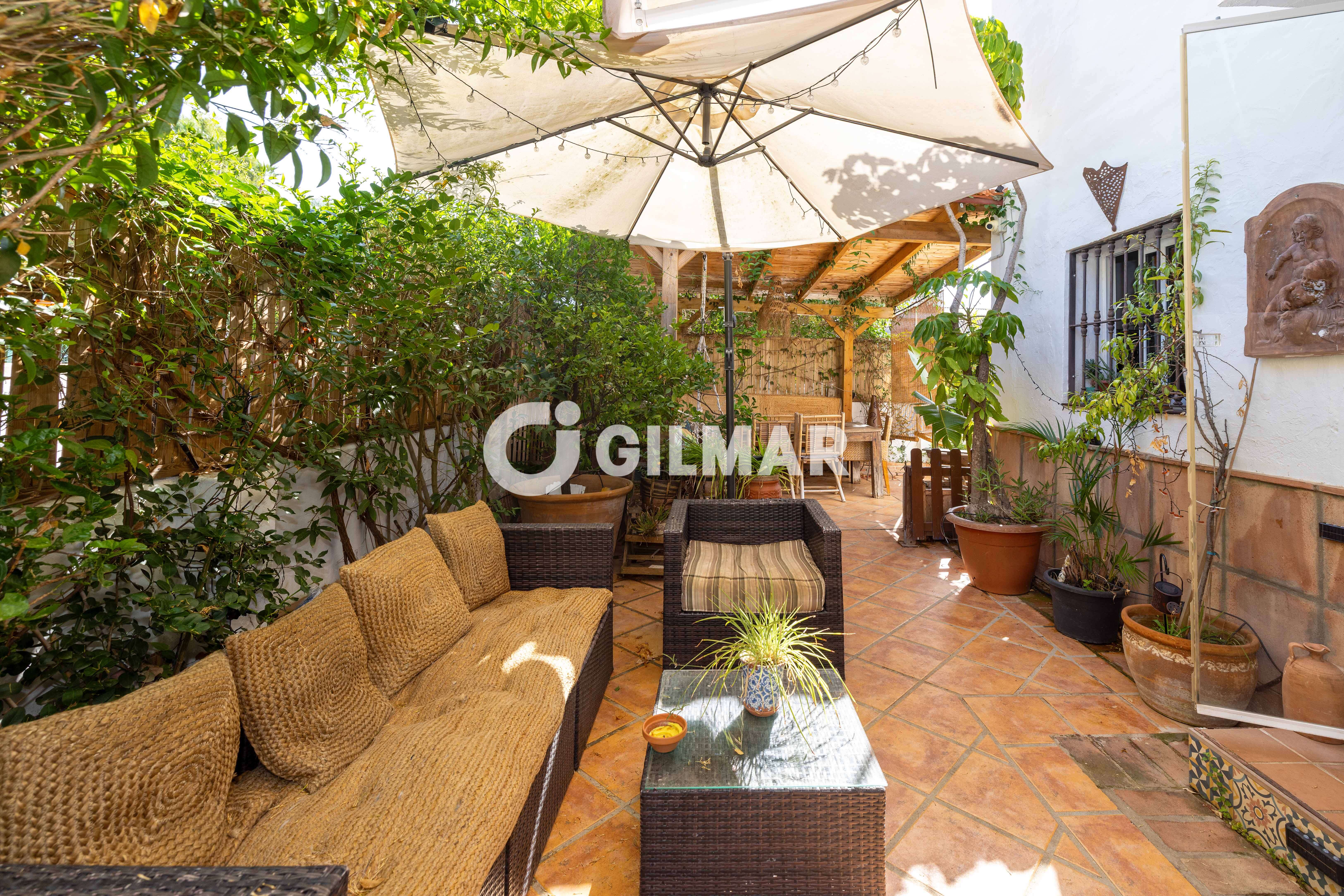 Photo of Semi-detached house