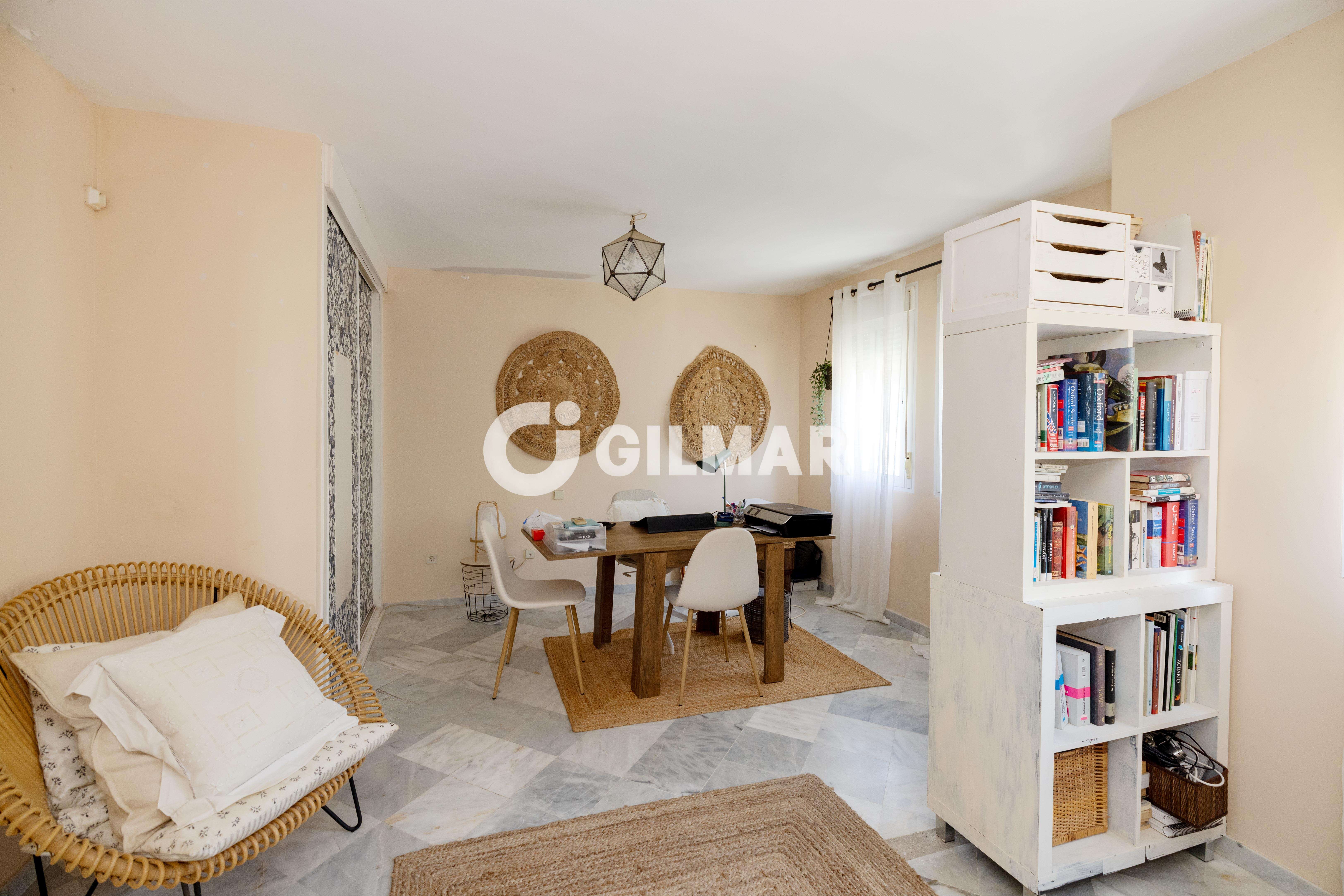 Photo of Semi-detached house