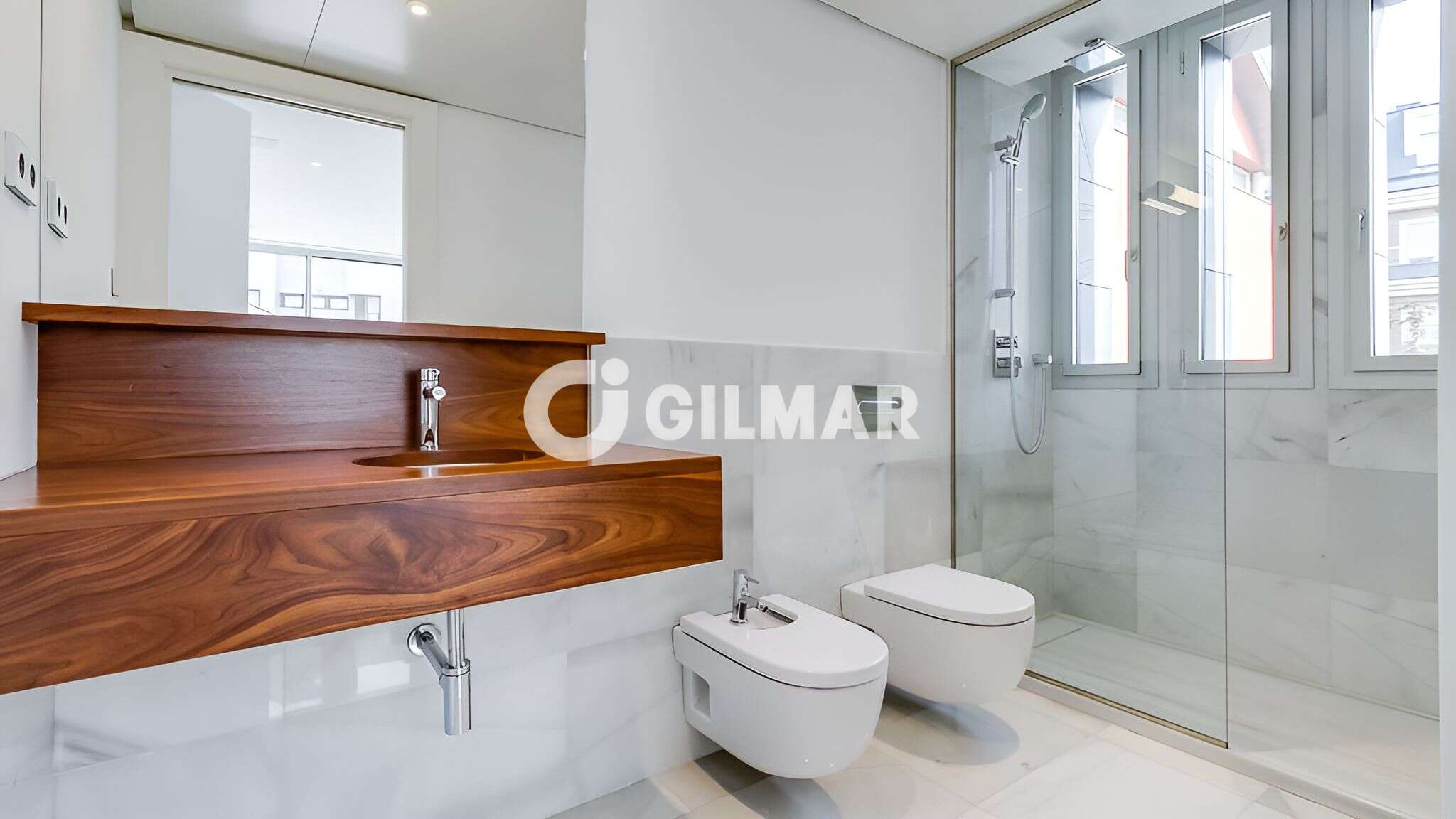Photo of Semi-detached house