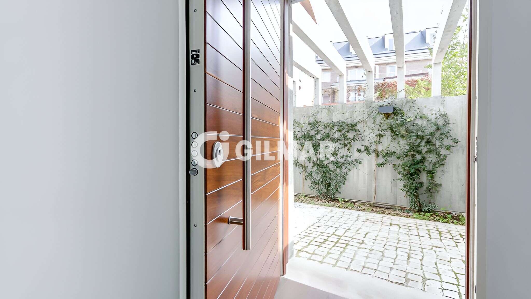 Photo of Semi-detached house