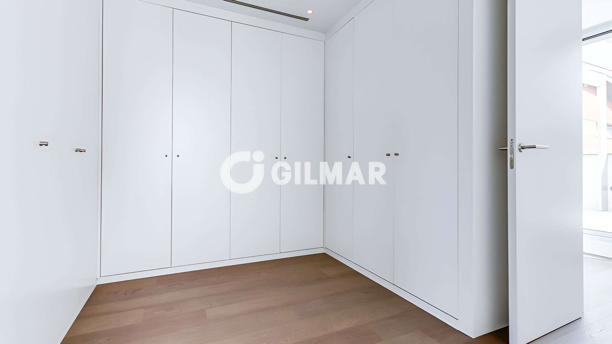 Photo of Semi-detached house