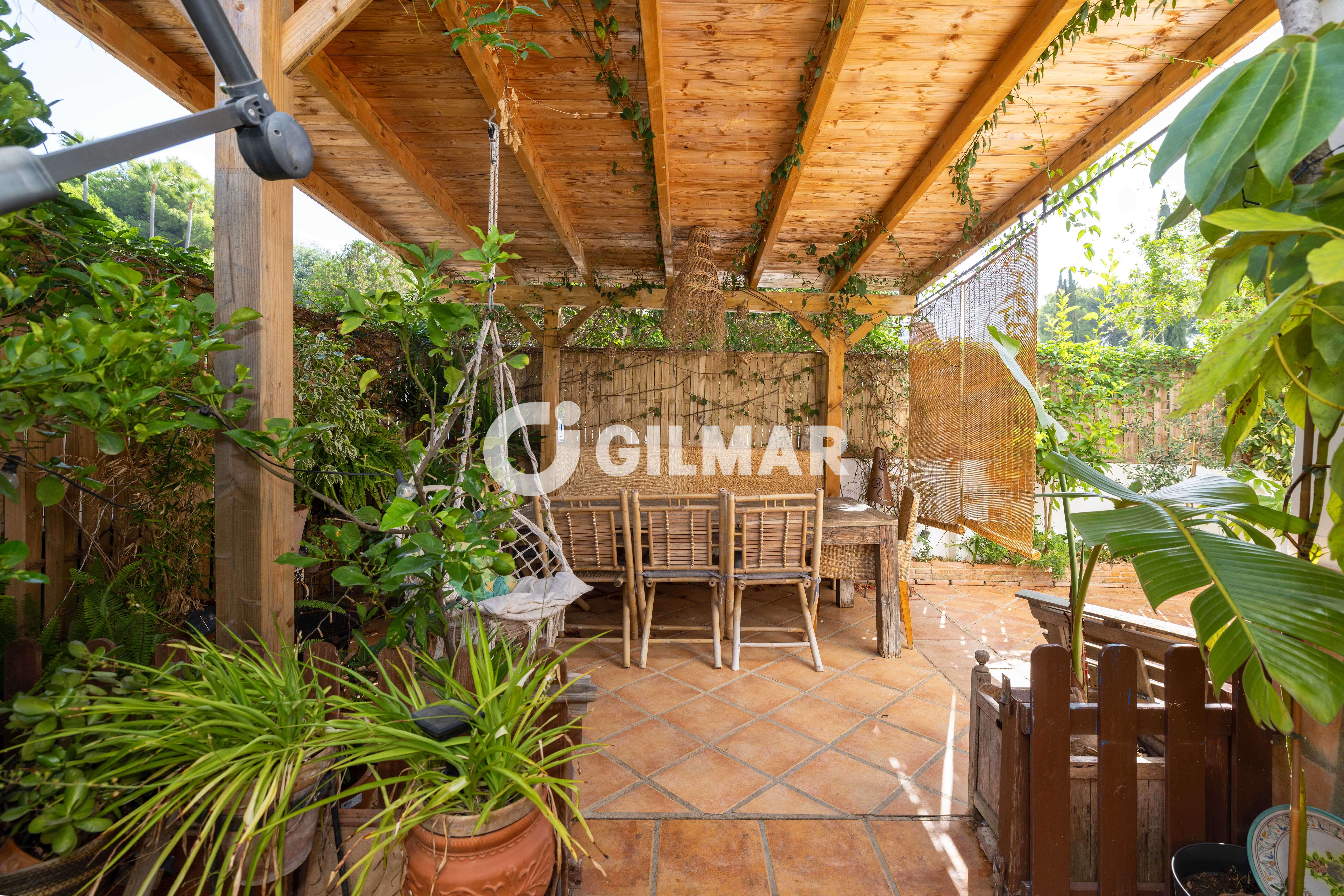 Photo of Semi-detached house